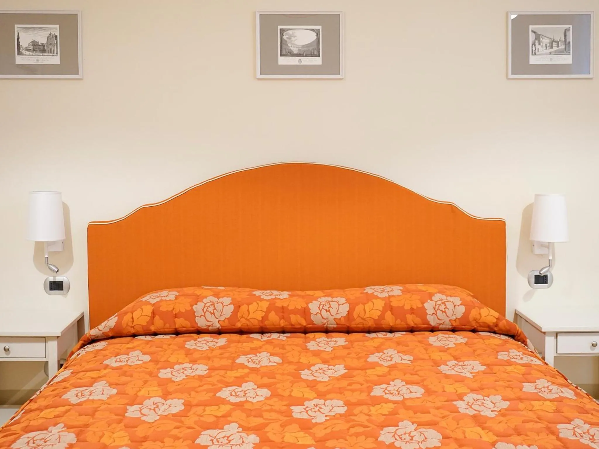 Bed in Casa Isolani Luxury Rooms Piazza Maggiore 1