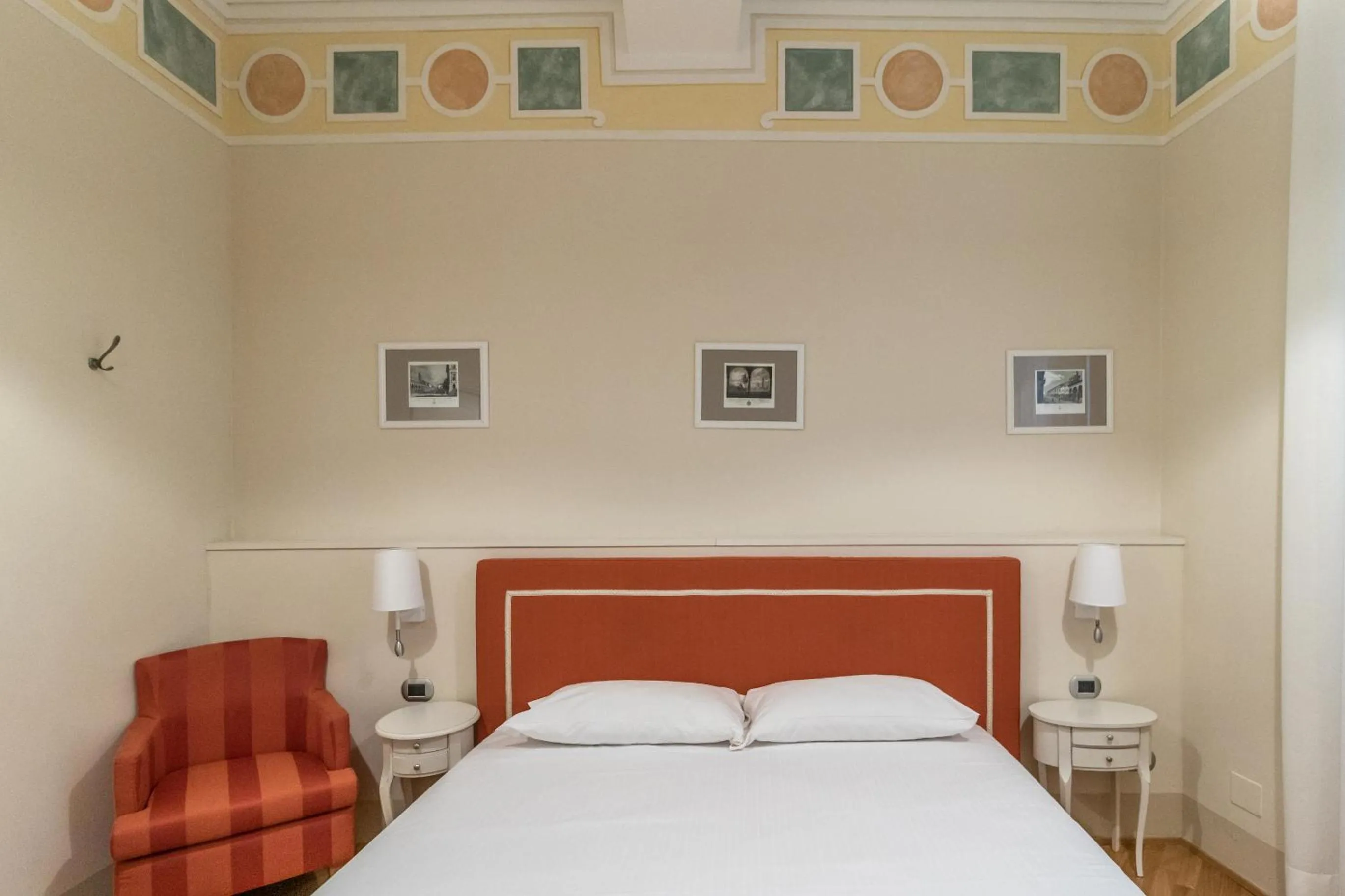 Bed in Casa Isolani Luxury Rooms Piazza Maggiore 1