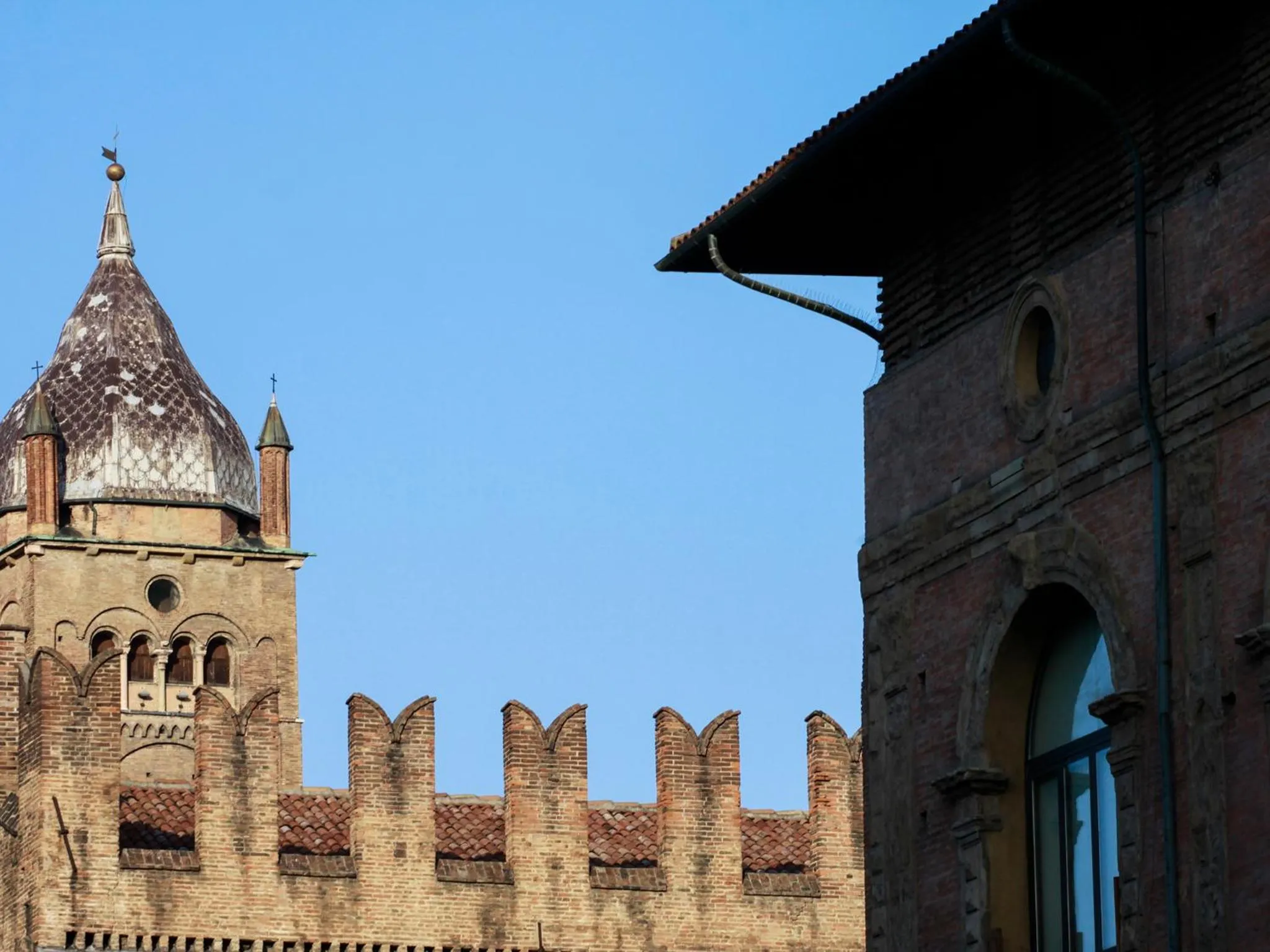 Property building in Casa Isolani Luxury Rooms Piazza Maggiore 1