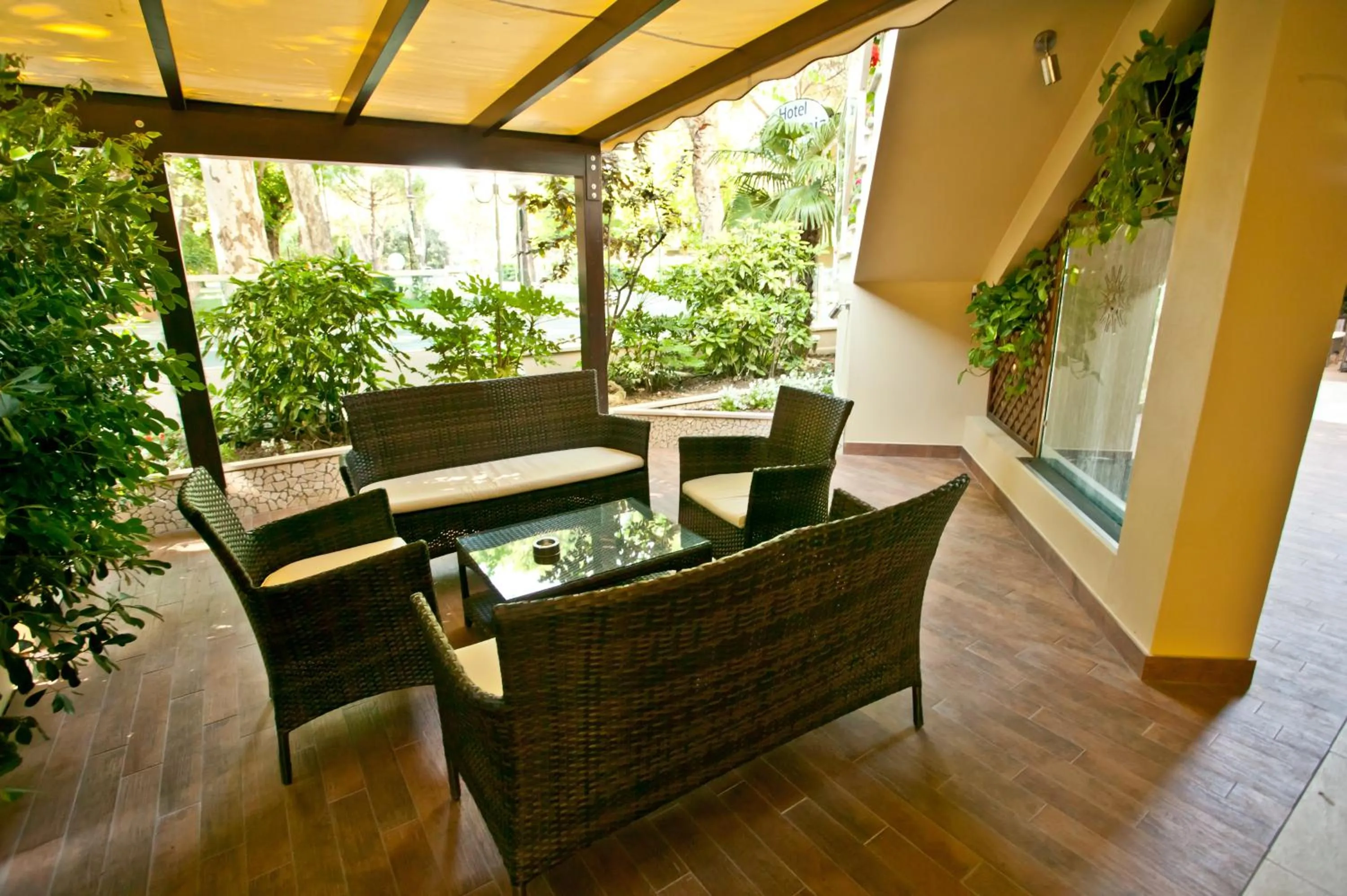 Garden in California Pastry Hotel