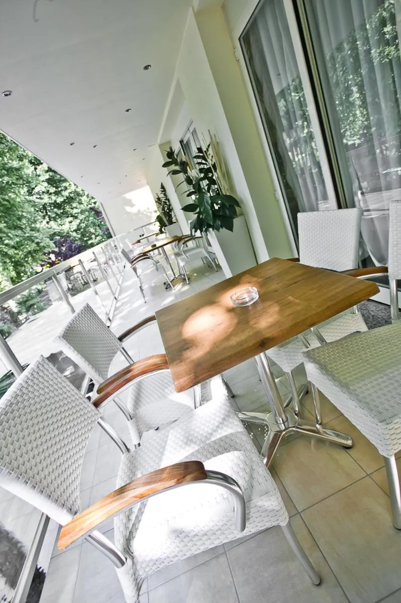 Property building in California Pastry Hotel