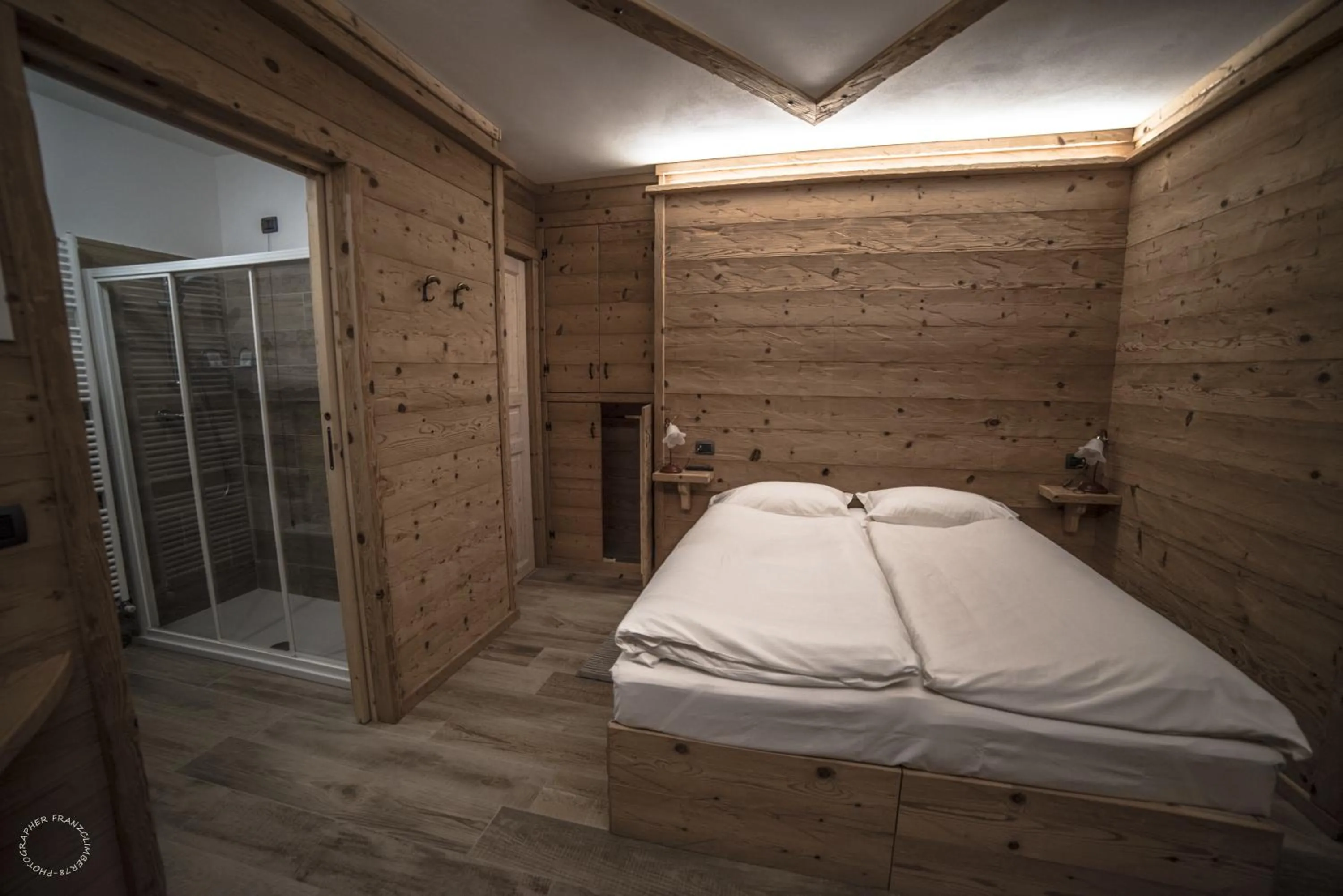 Photo of the whole room, Bed in B & B Le Riue