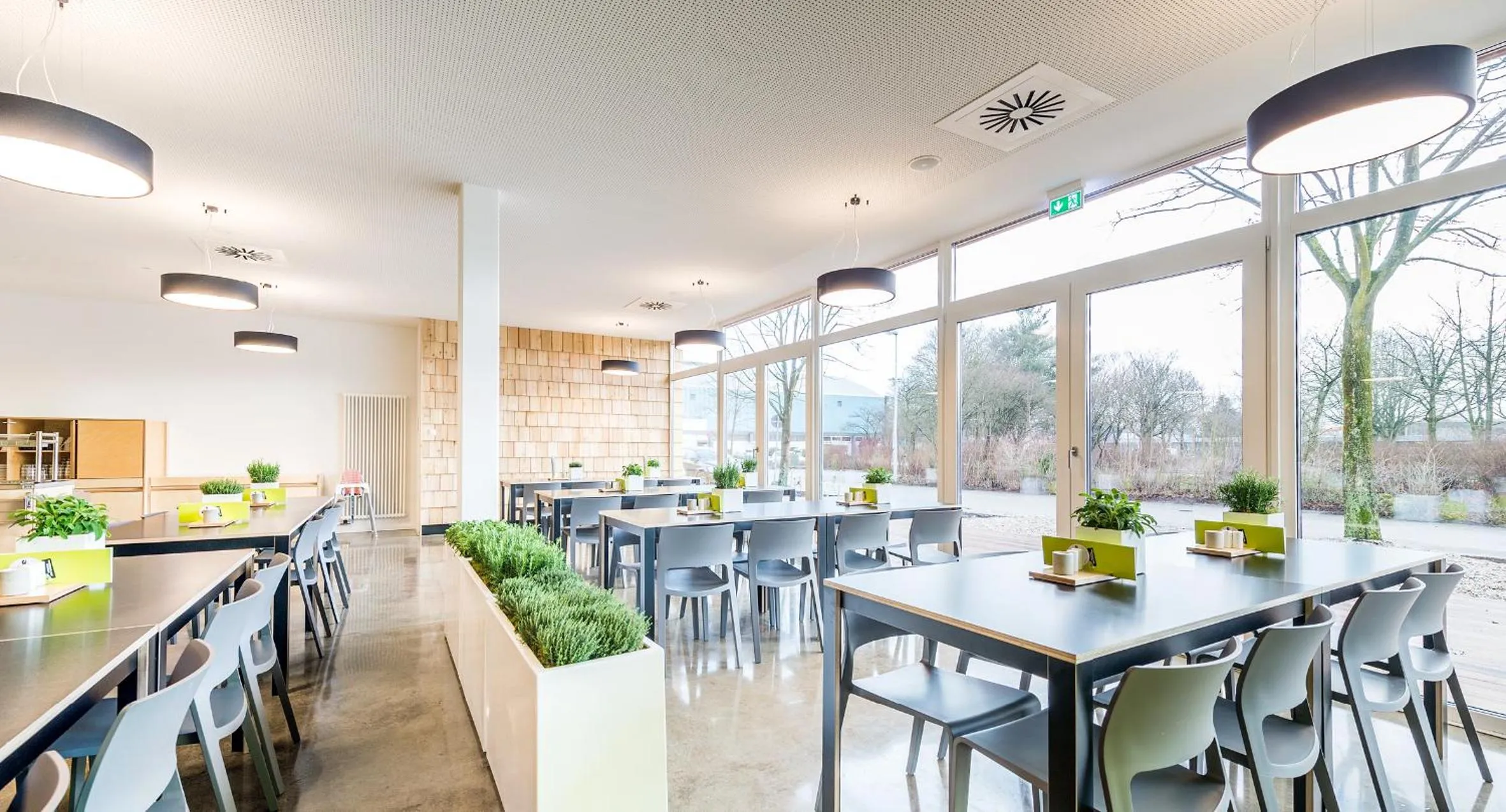 Restaurant/places to eat in moveINN