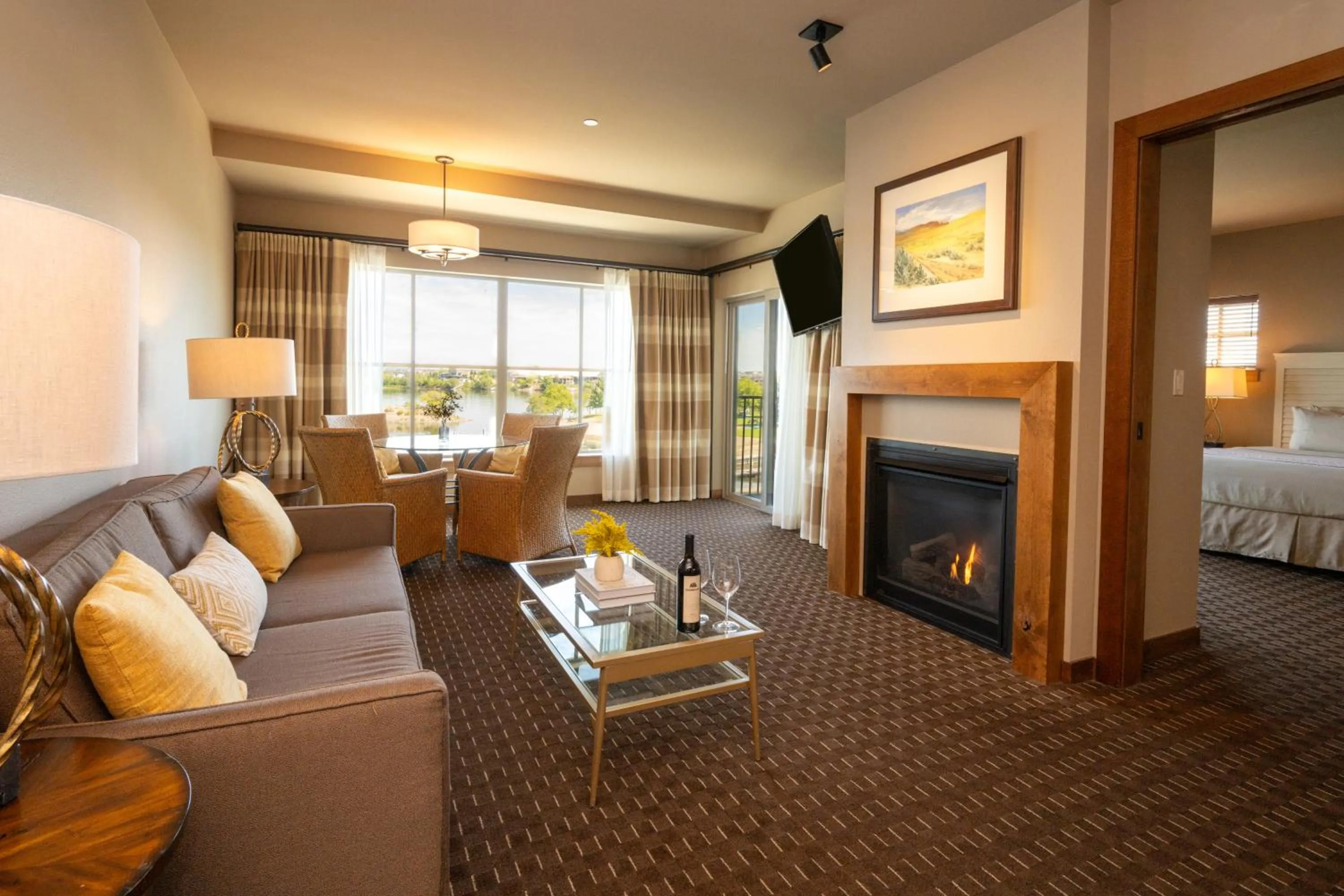 Photo of the whole room, Bed in The Lodge at Columbia Point