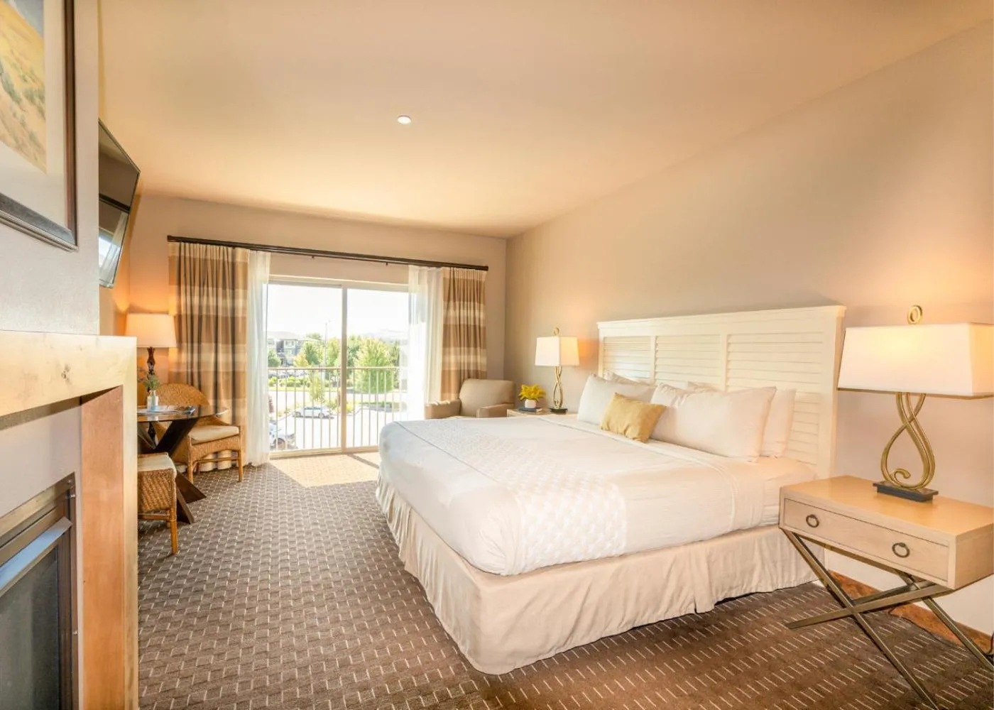 Bedroom, Bed in The Lodge at Columbia Point