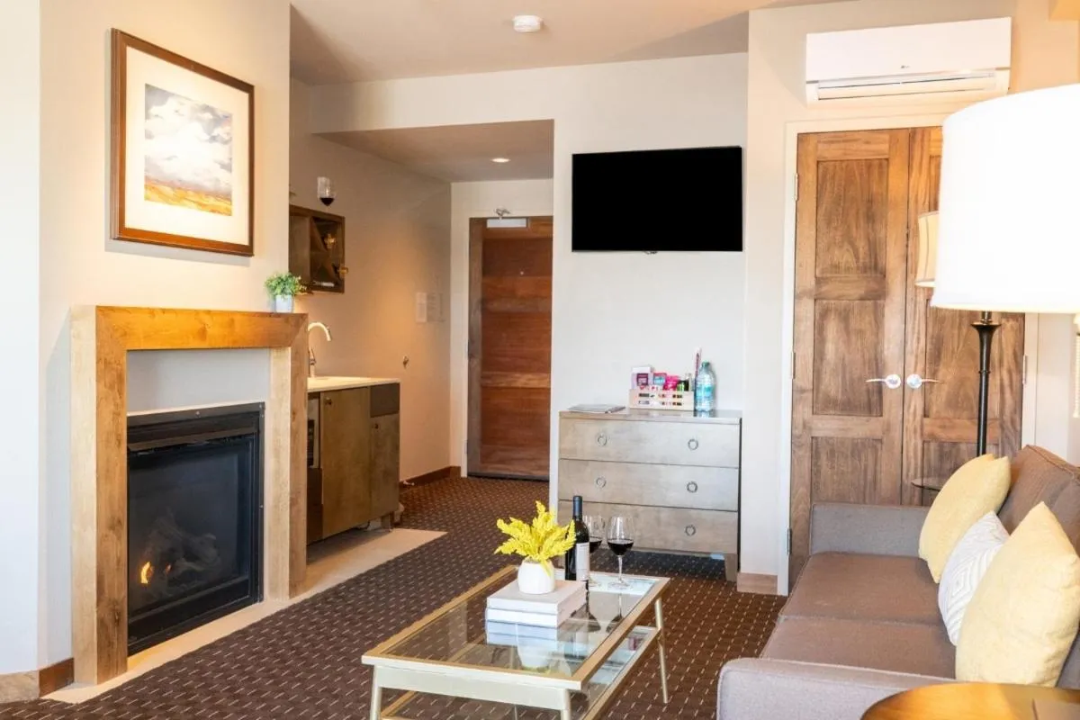 The Lodge at Columbia Point