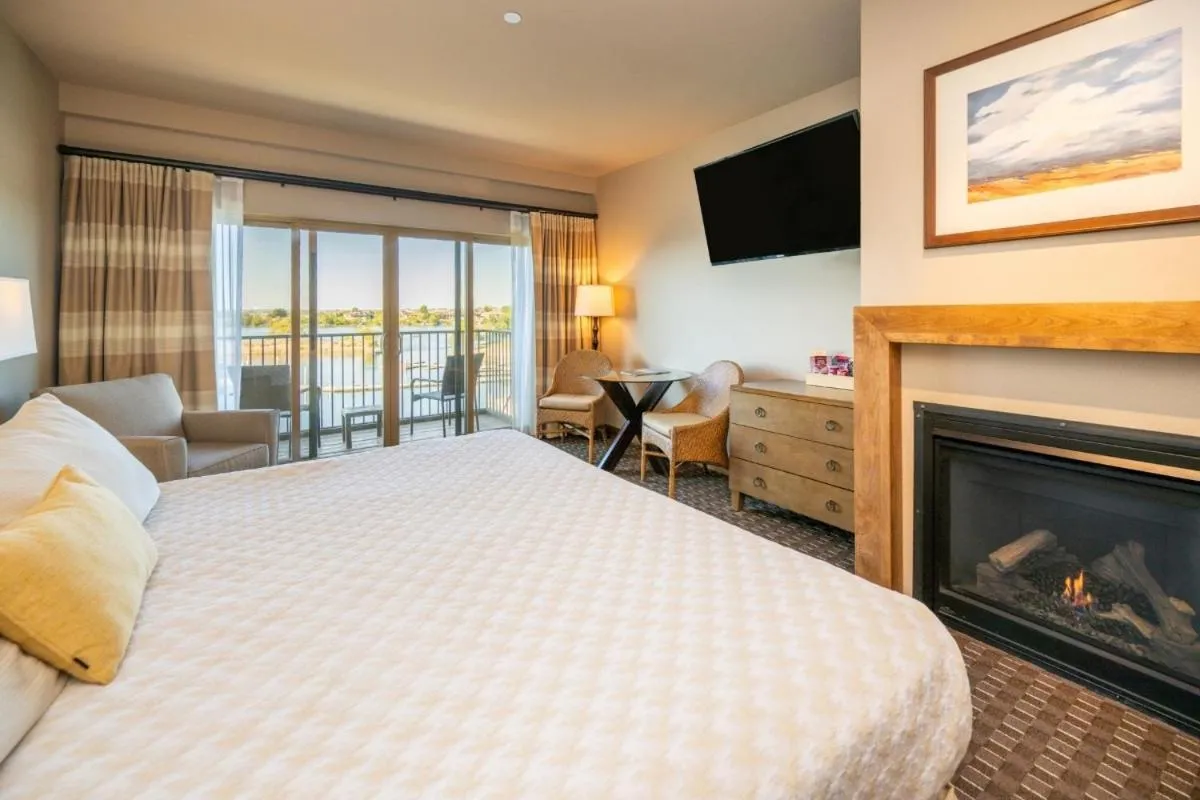 Bed in The Lodge at Columbia Point