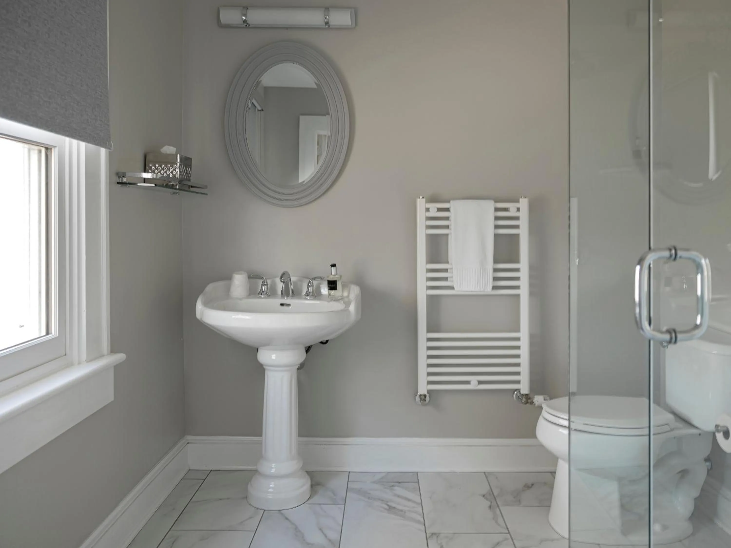 Bathroom in Lakehouse Inn