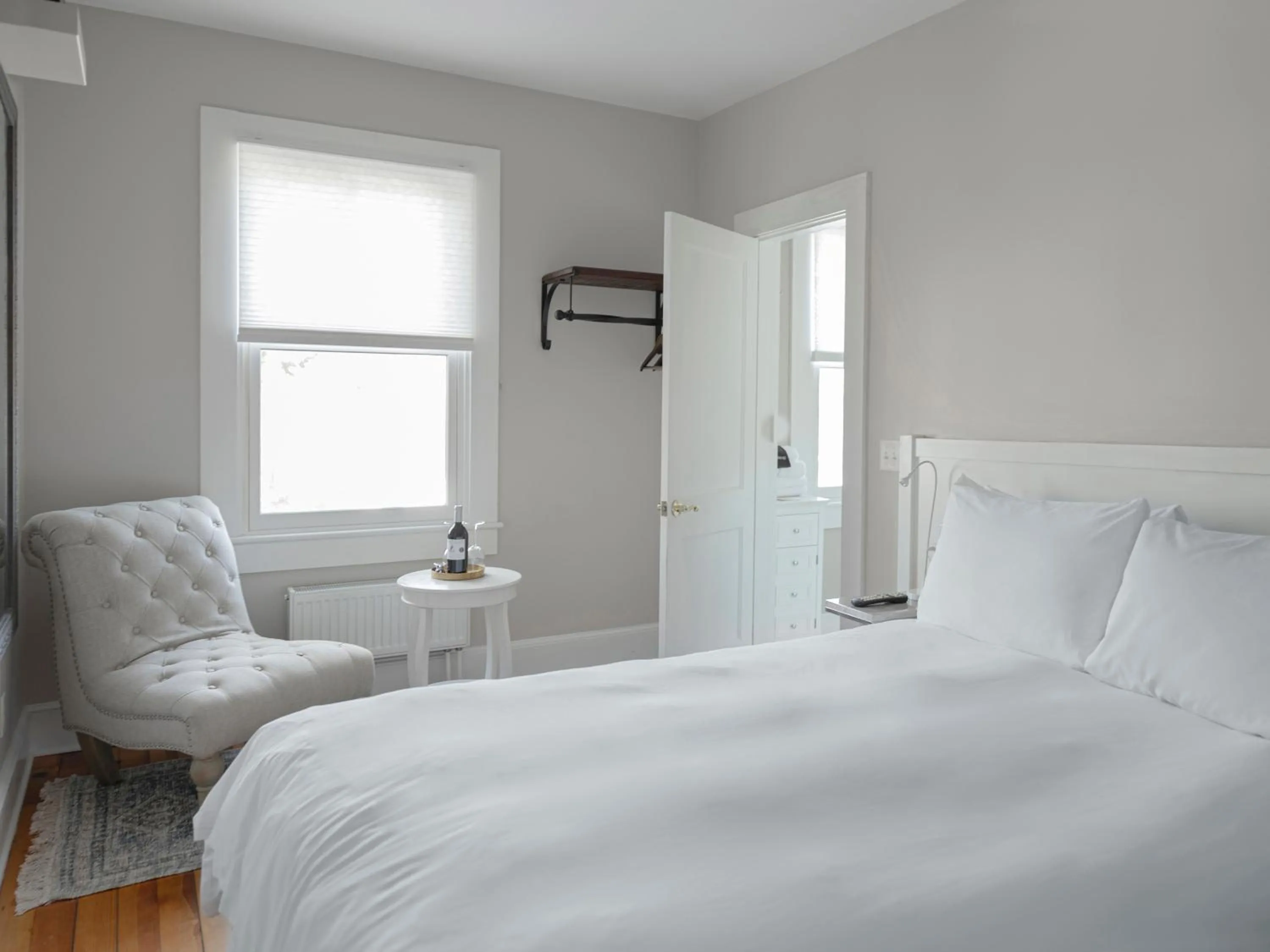 Bedroom, Bed in Lakehouse Inn