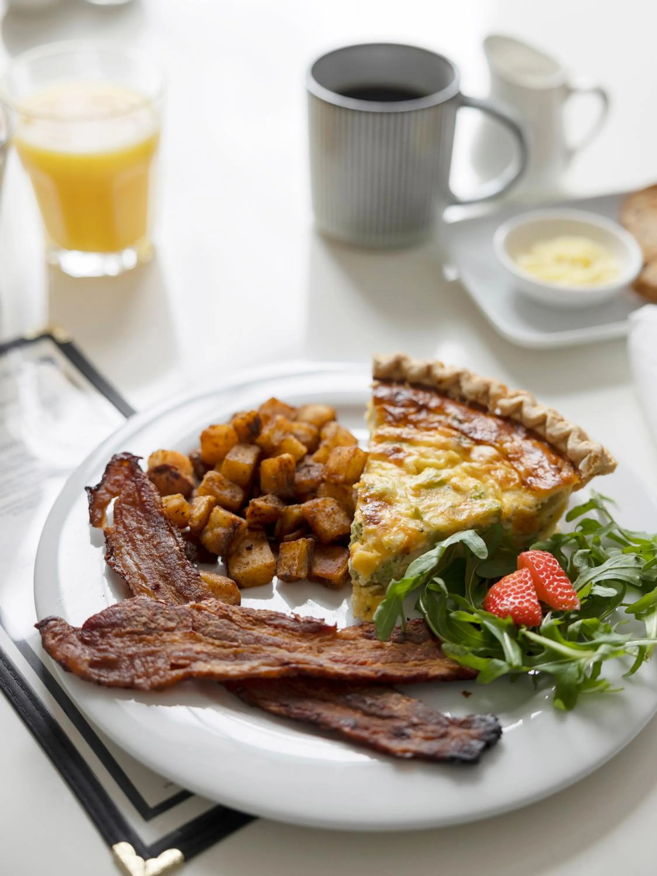 Breakfast in Lakehouse Inn