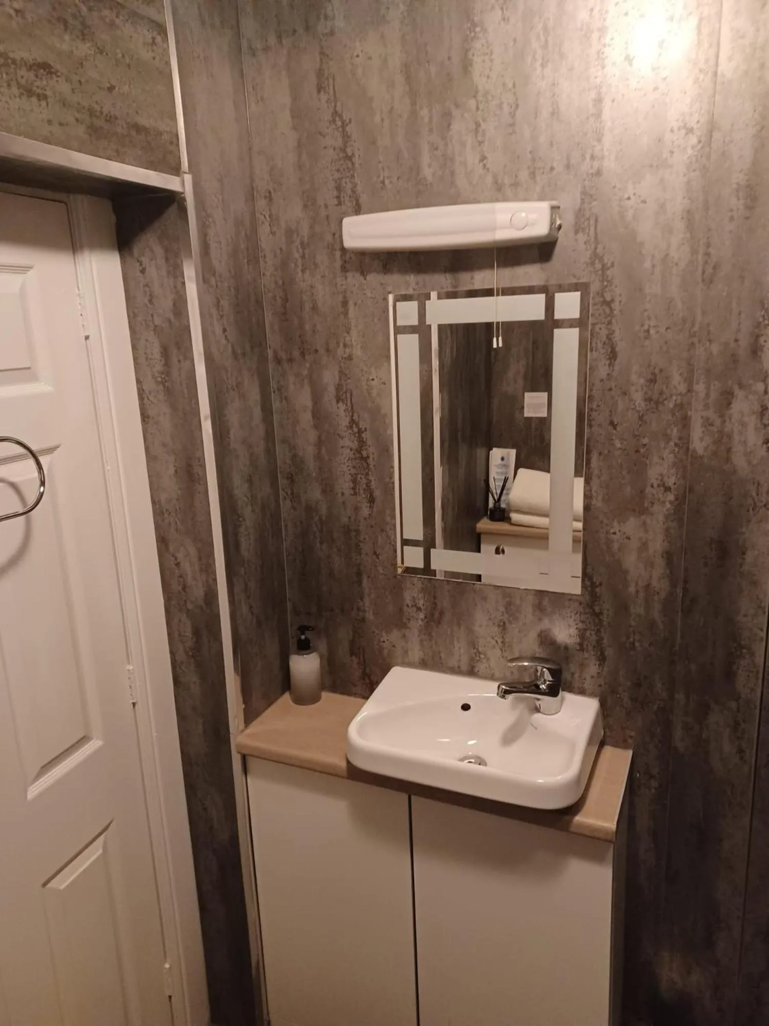 Bathroom in The Renishaw Rooms