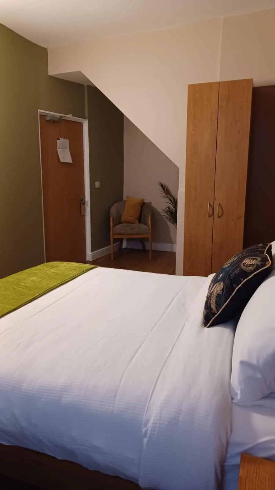 Bedroom, Bed in The Renishaw Rooms