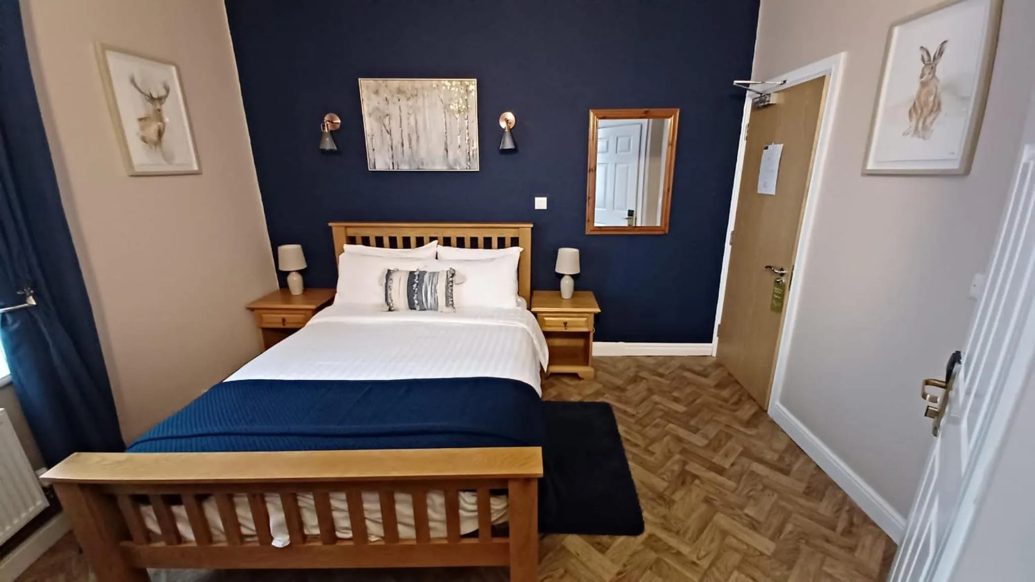 Bedroom, Bed in The Renishaw Rooms