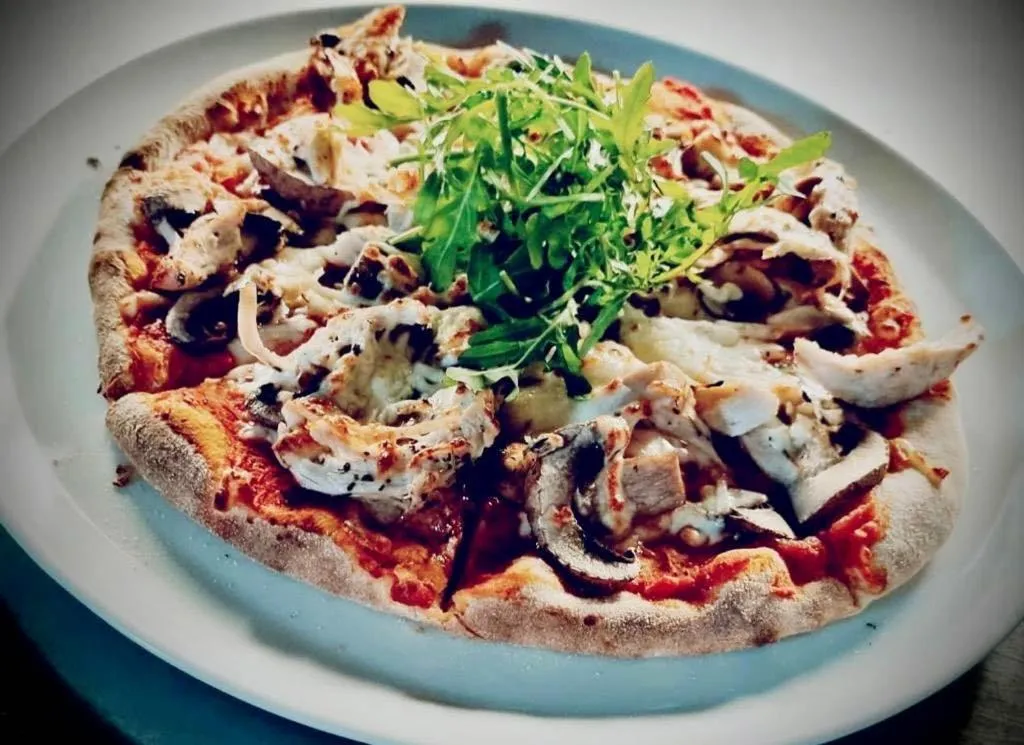 Restaurant/places to eat in The Renishaw Rooms