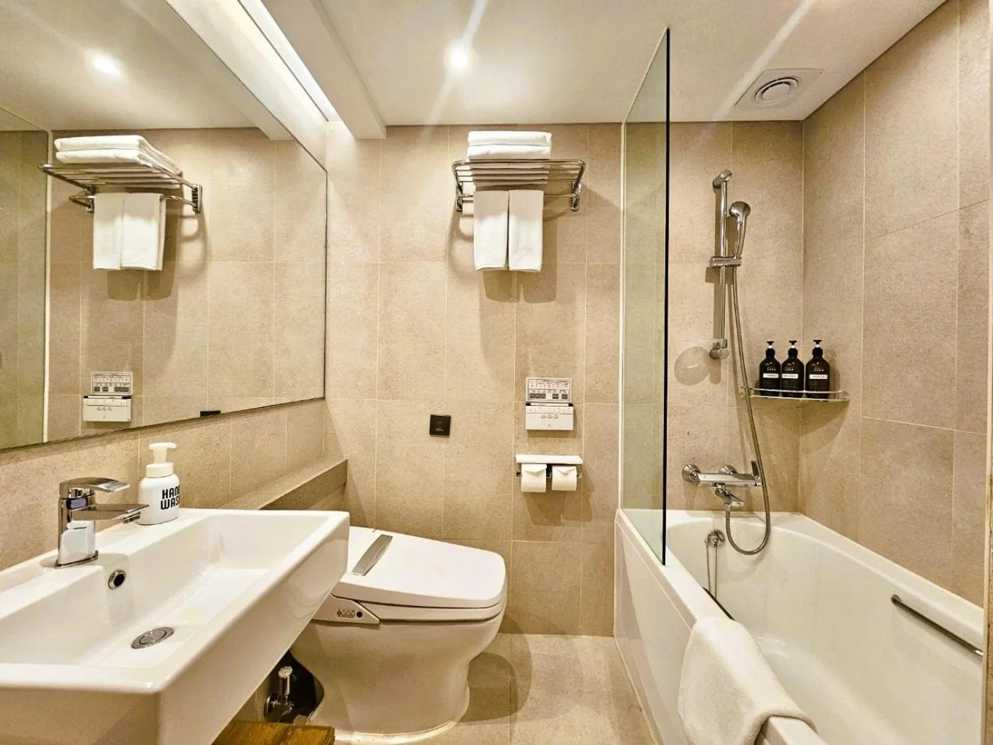 Toilet in Hotel Uri&