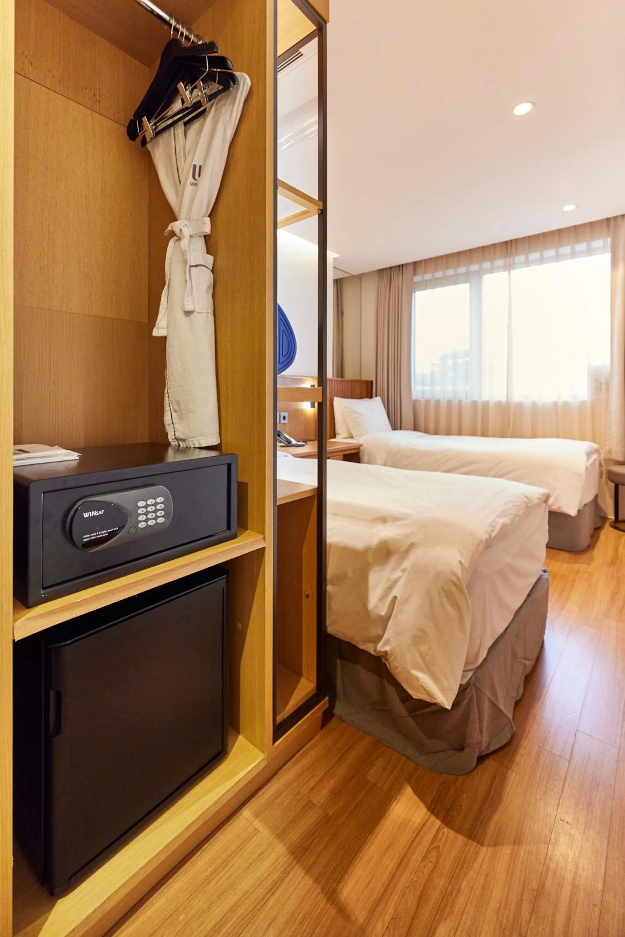 safe, Bed in Hotel Uri&