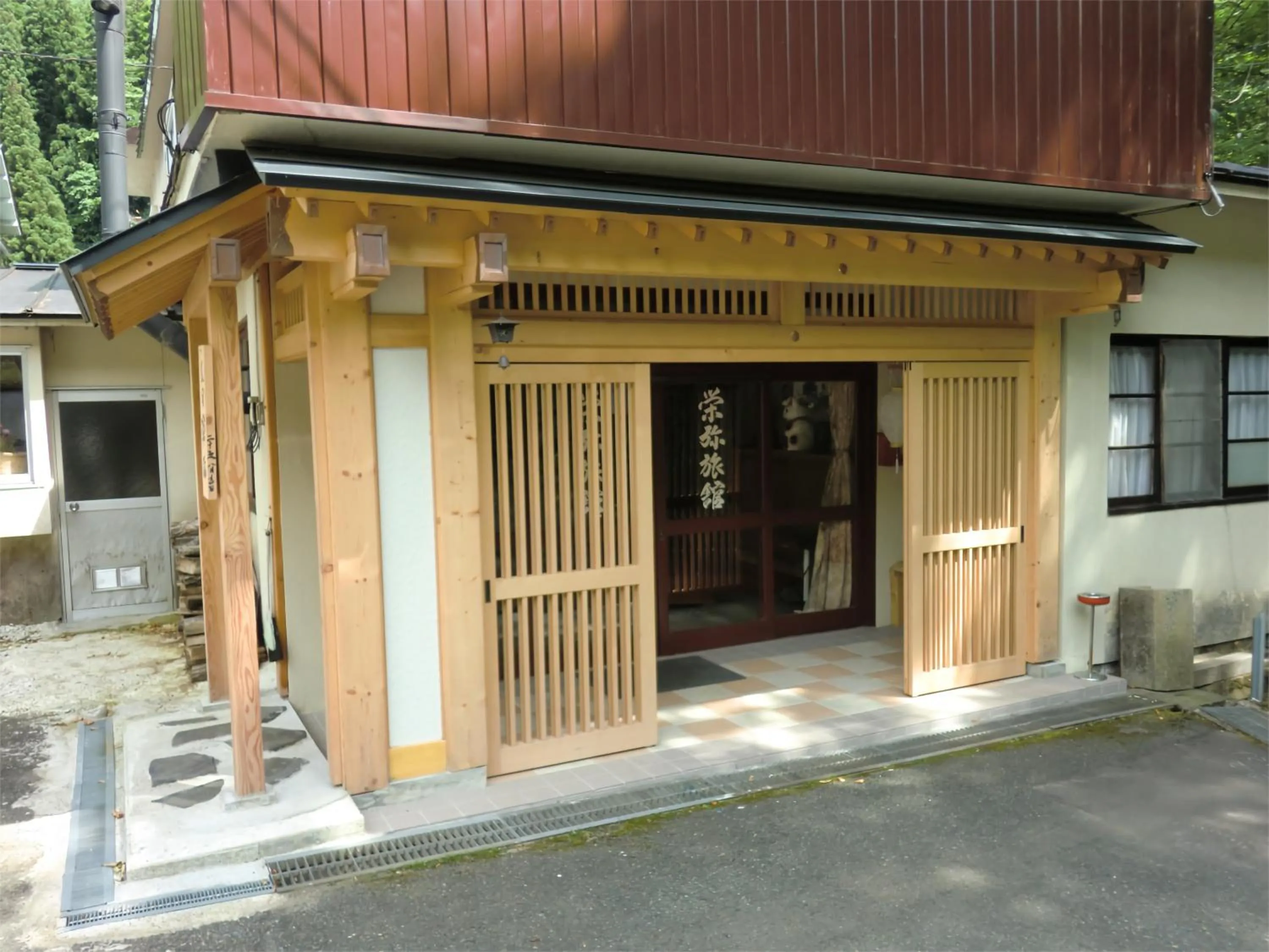 Facade/entrance in Onsen Minshuku Sakaeya