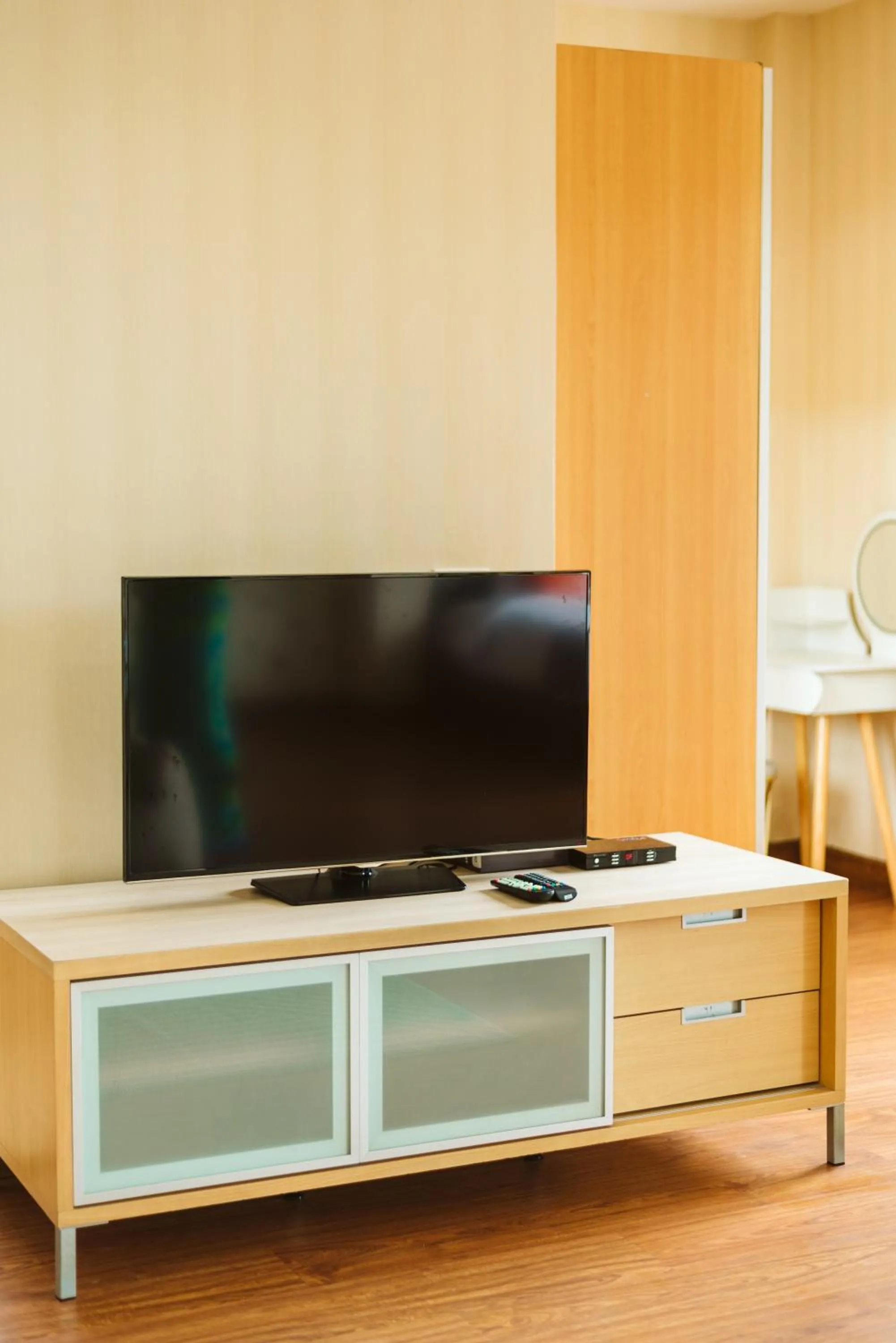 TV and multimedia in June Pool Villa