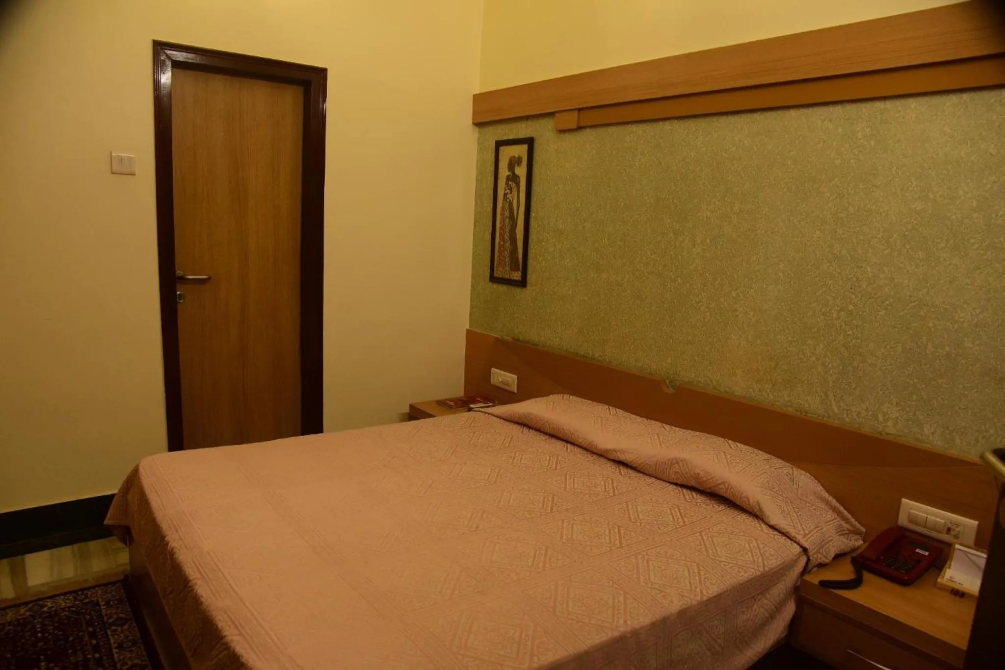 Hotel Cresent - Near Assi Ghat