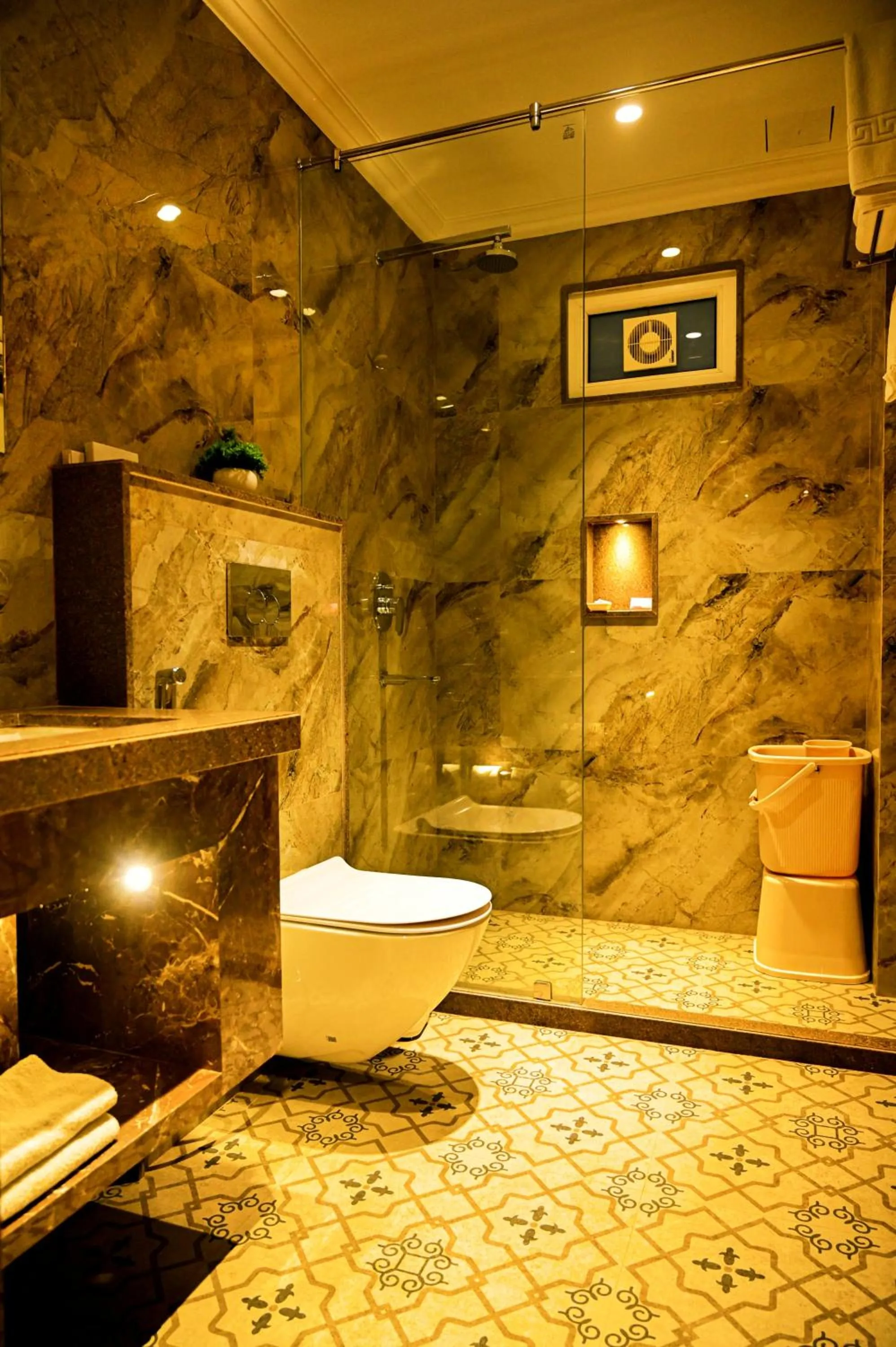 Shower in Hotel Cresent - Near Assi Ghat