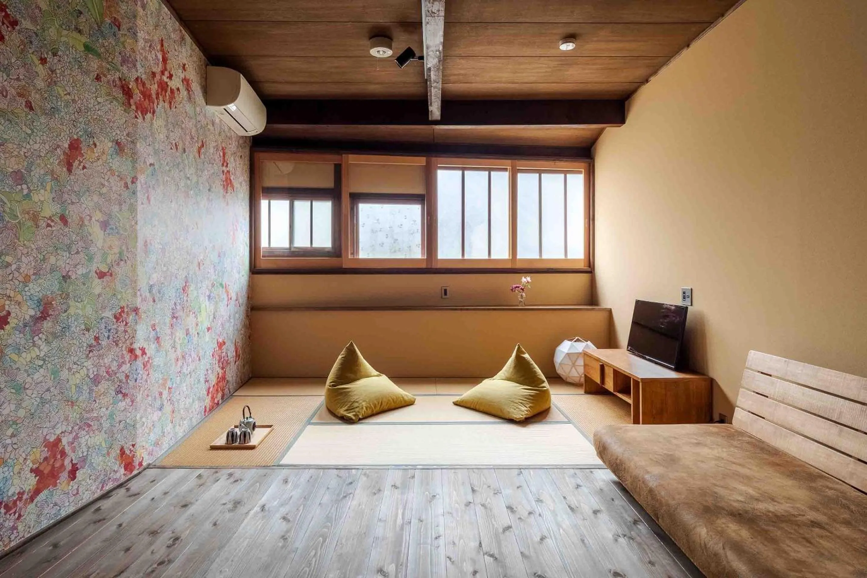 Bedroom, Bed in Hisago