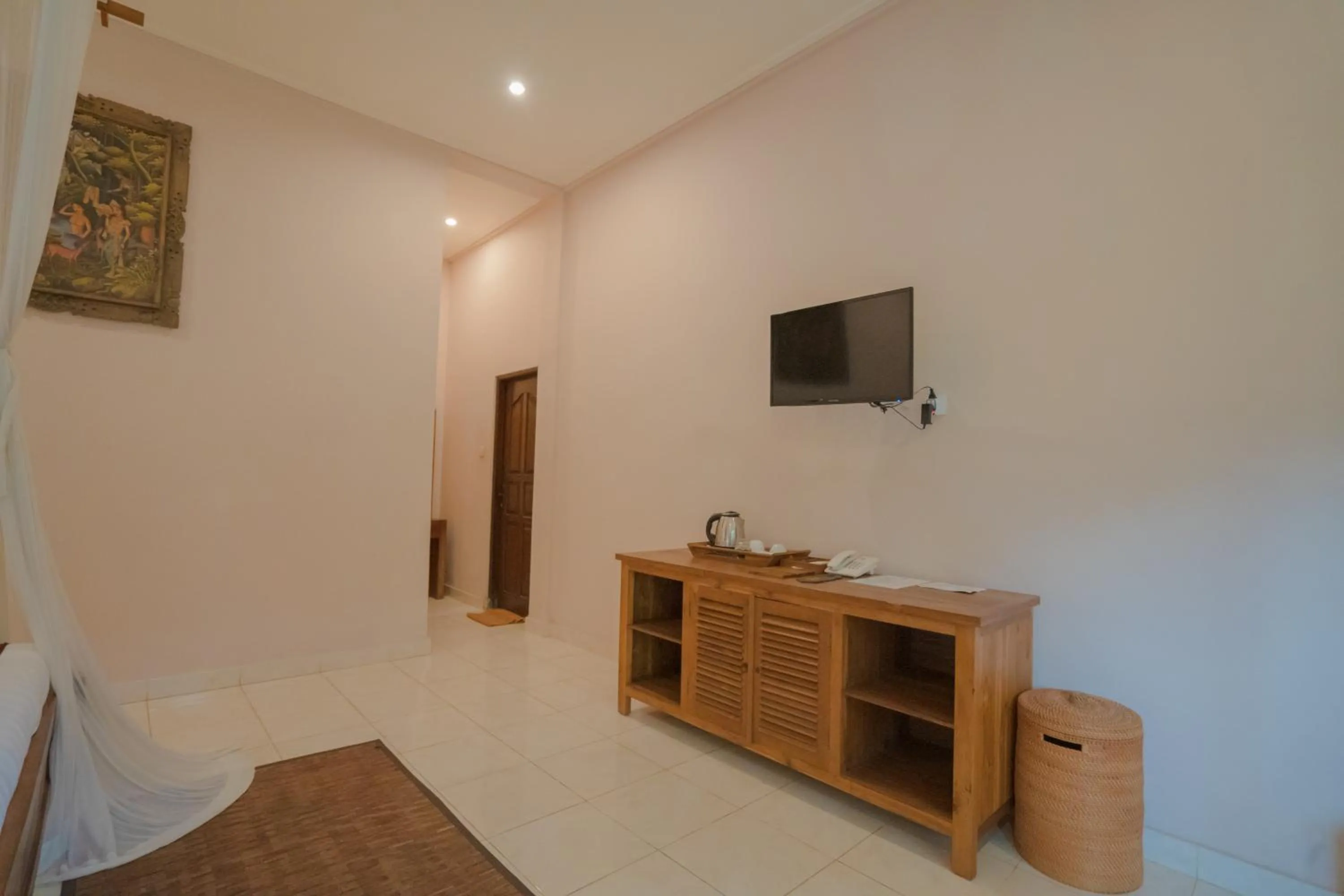 TV and multimedia in Uma Dawa Resort and Spa