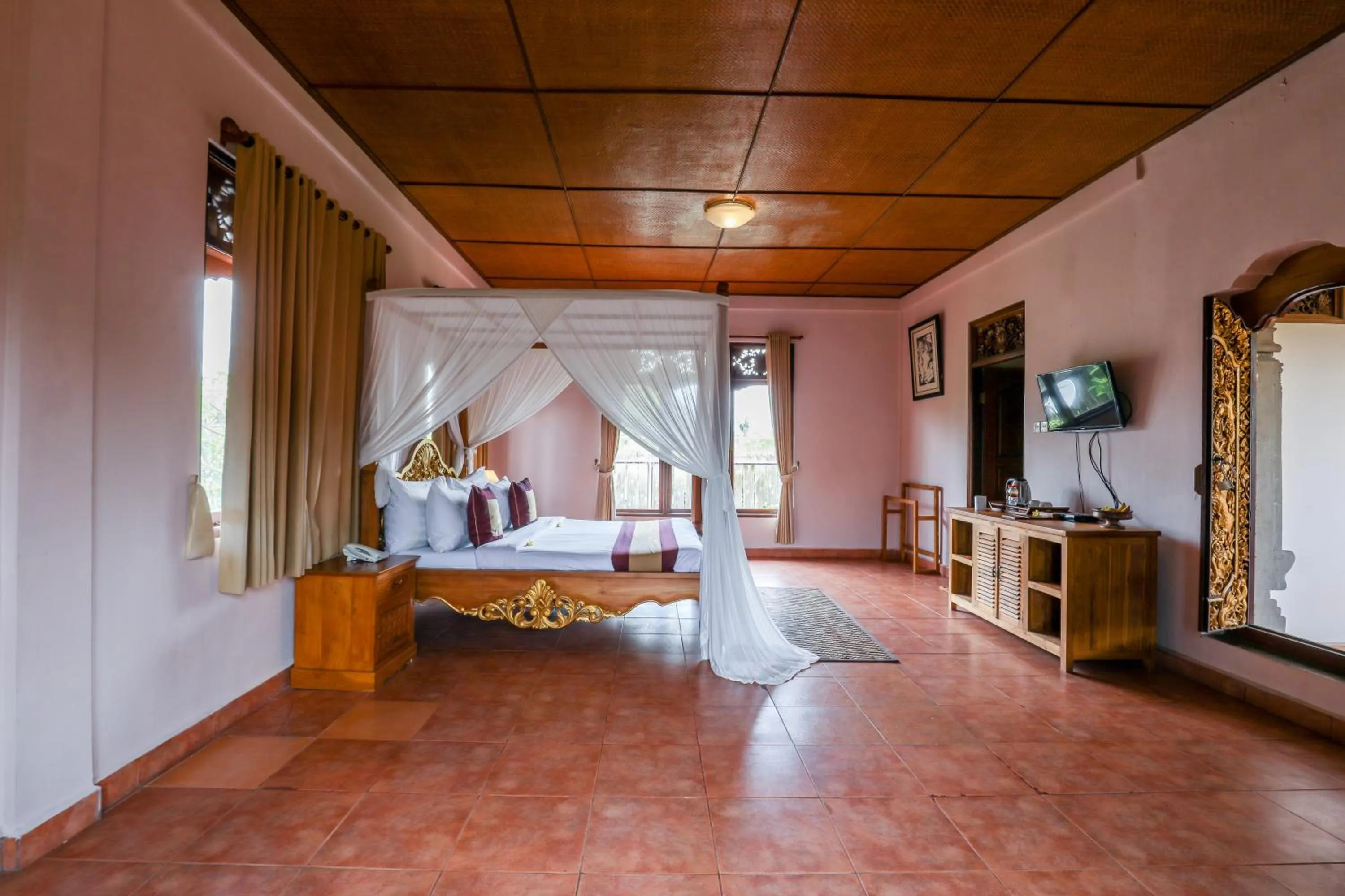 Bed in Uma Dawa Resort and Spa