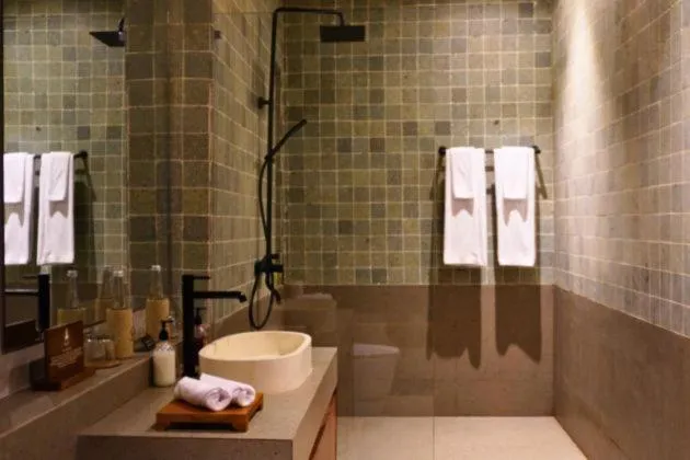 Bathroom in Uma Dawa Resort and Spa