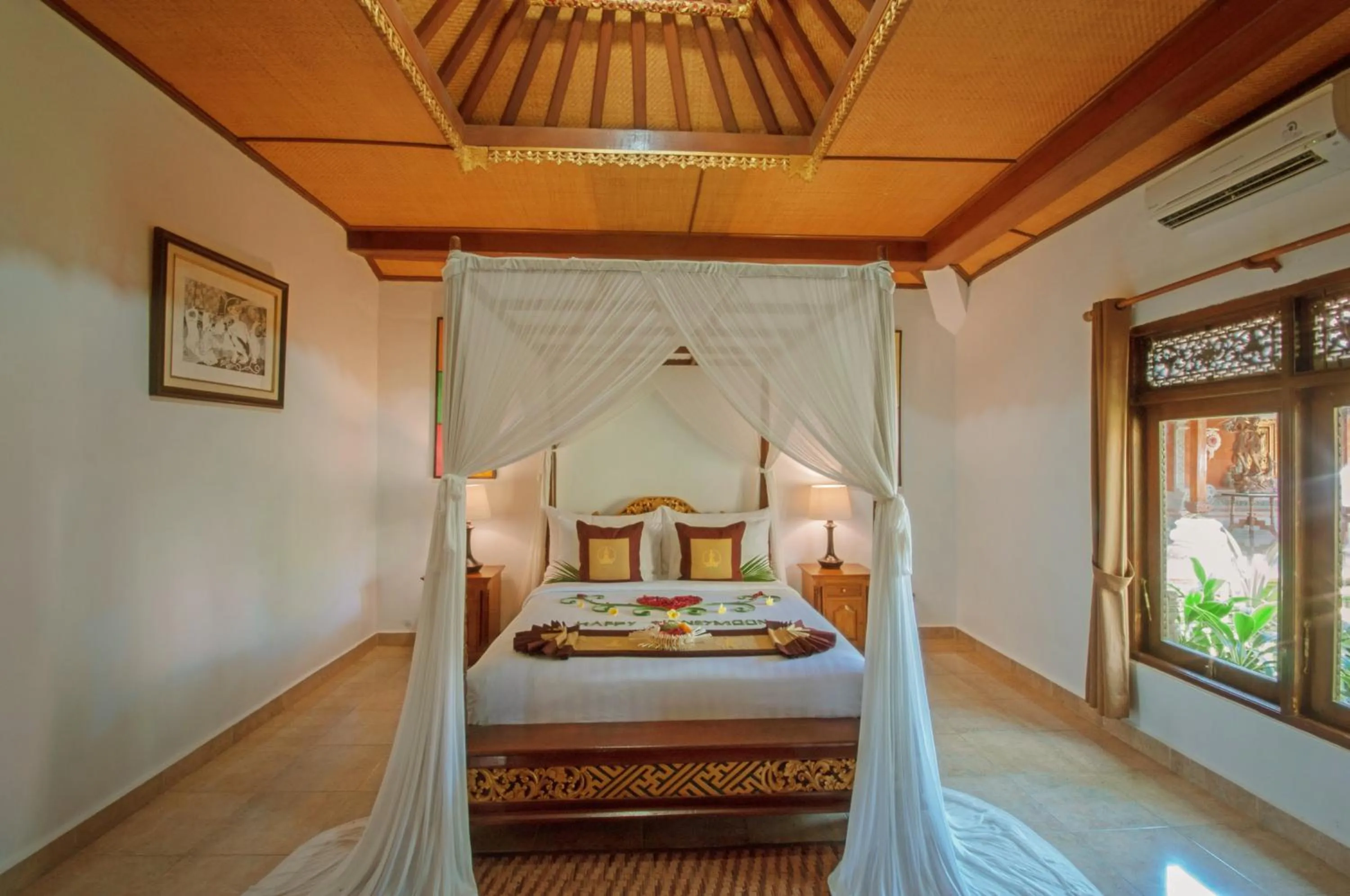 Bed in Uma Dawa Resort and Spa