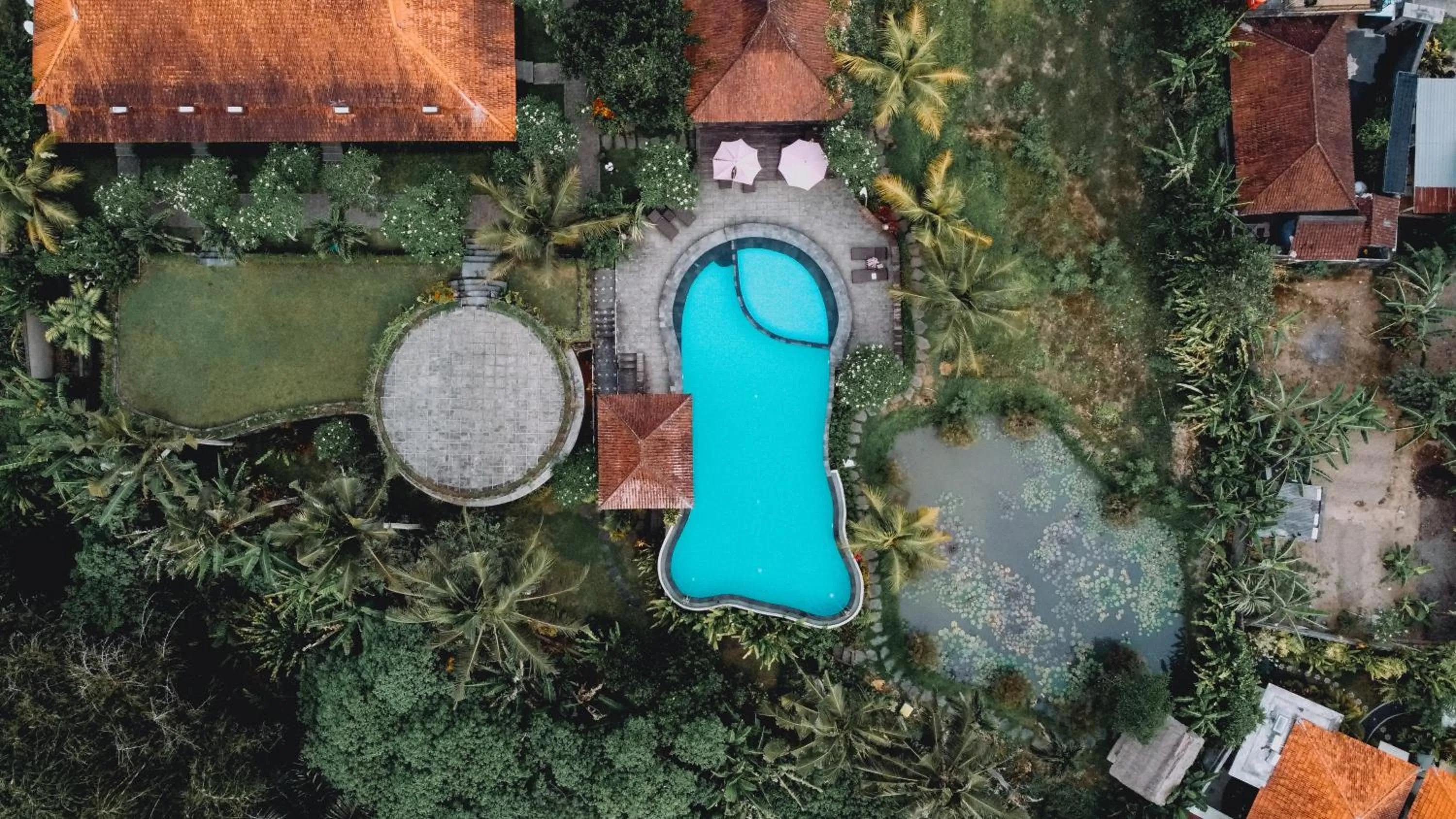 Swimming pool in Uma Dawa Resort and Spa