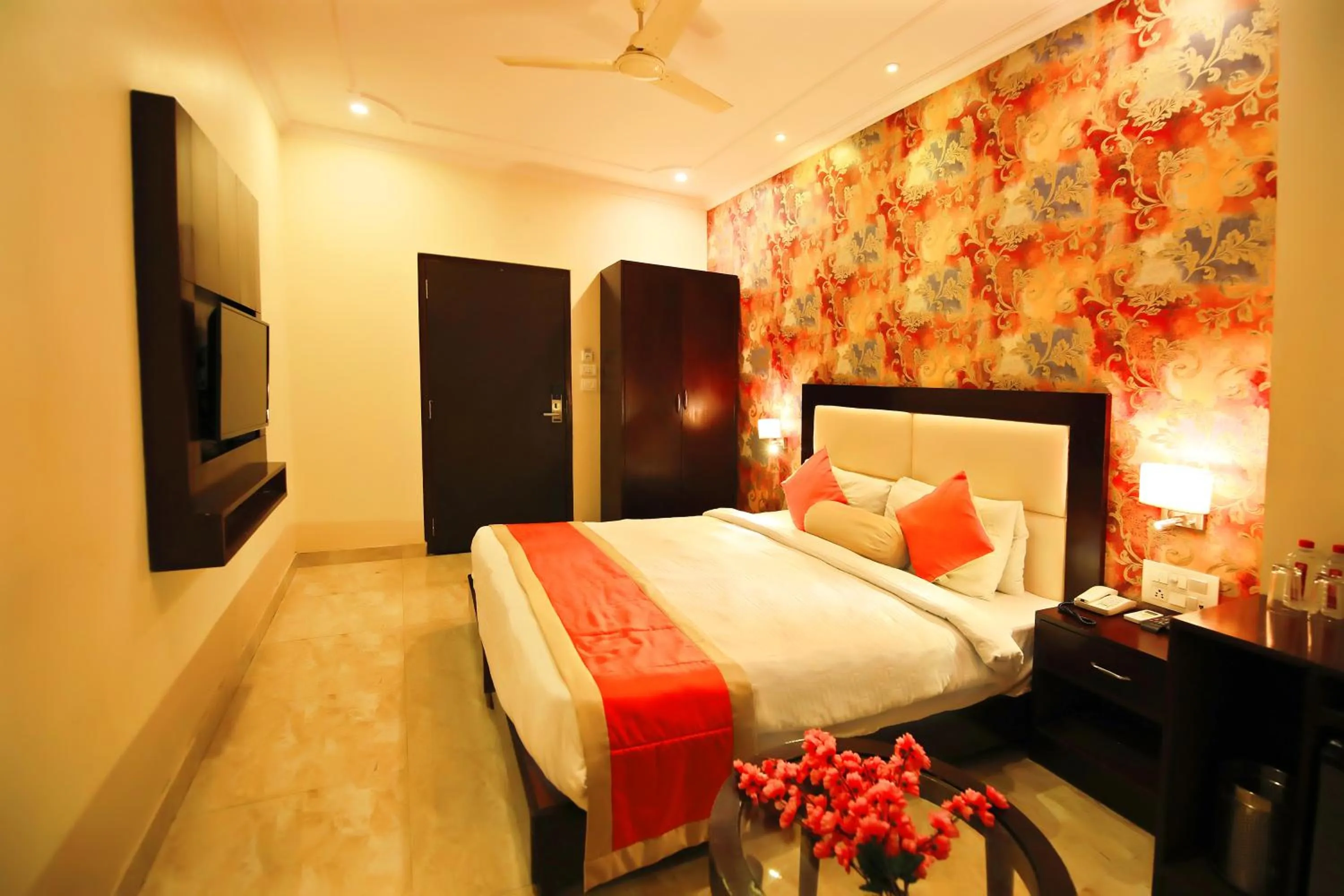 Photo of the whole room, Bed in V One Pride