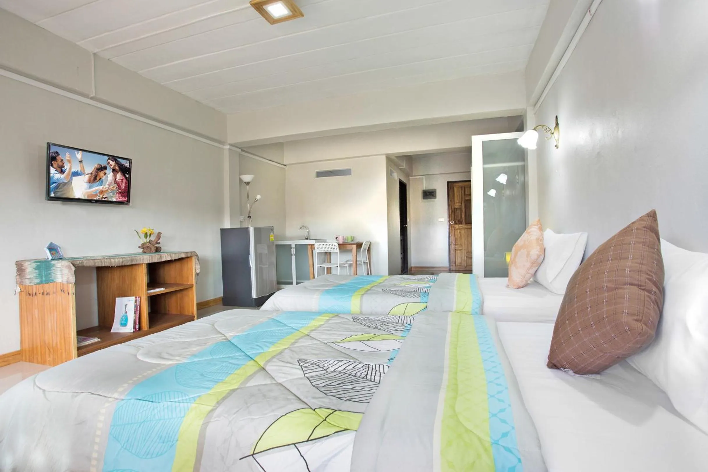 Photo of the whole room, Bed in Baan Bangrak Residence