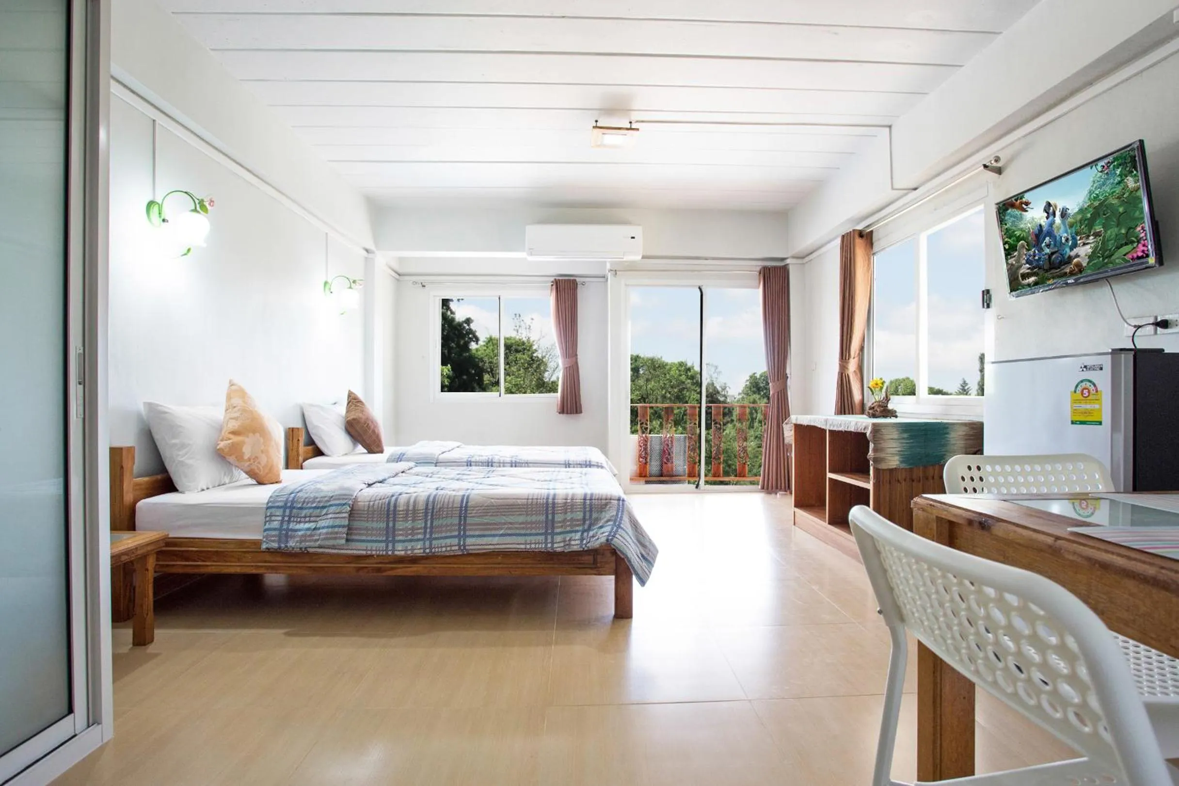 Photo of the whole room, Bed in Baan Bangrak Residence