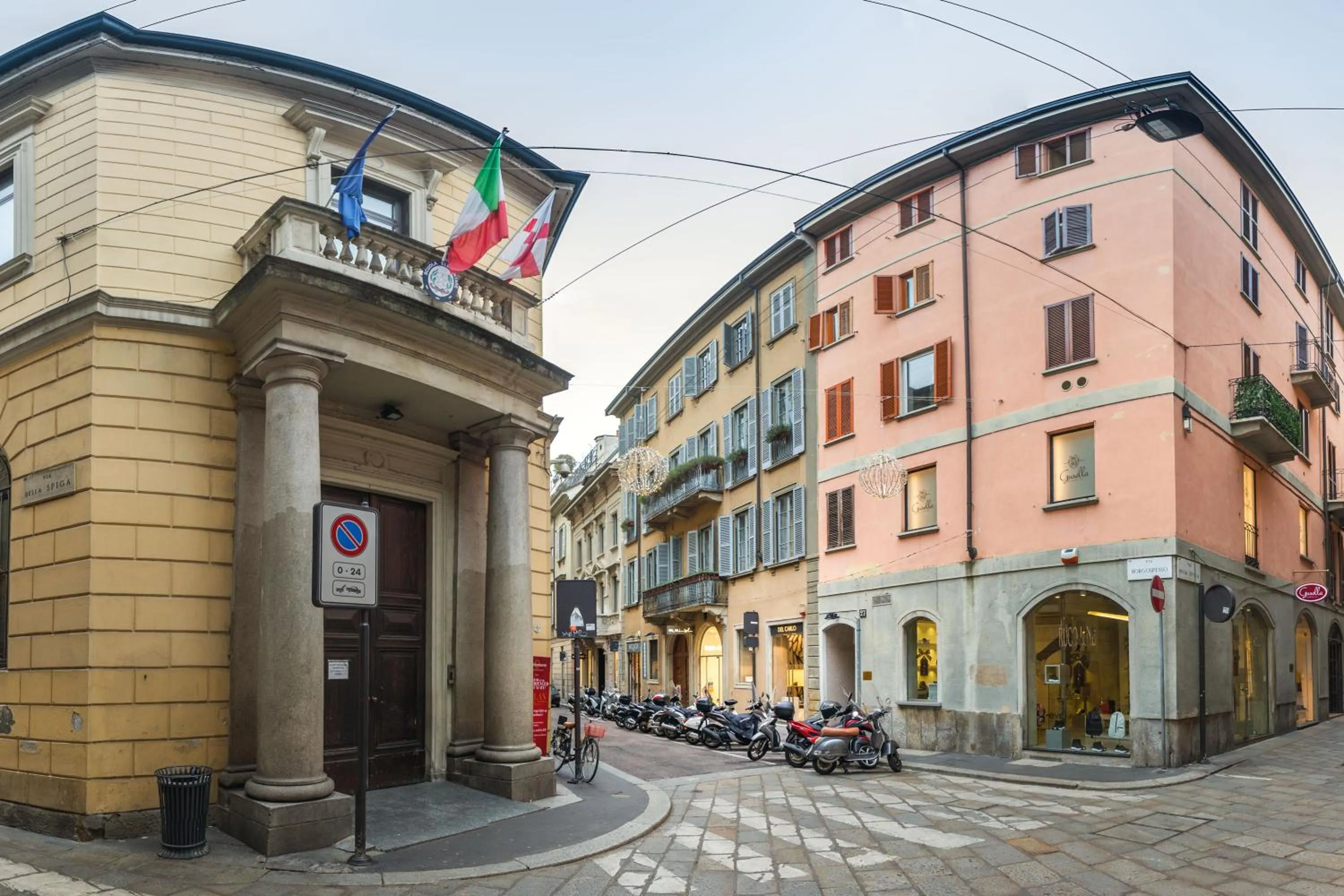 Street view in easyhomes - Spiga Suite