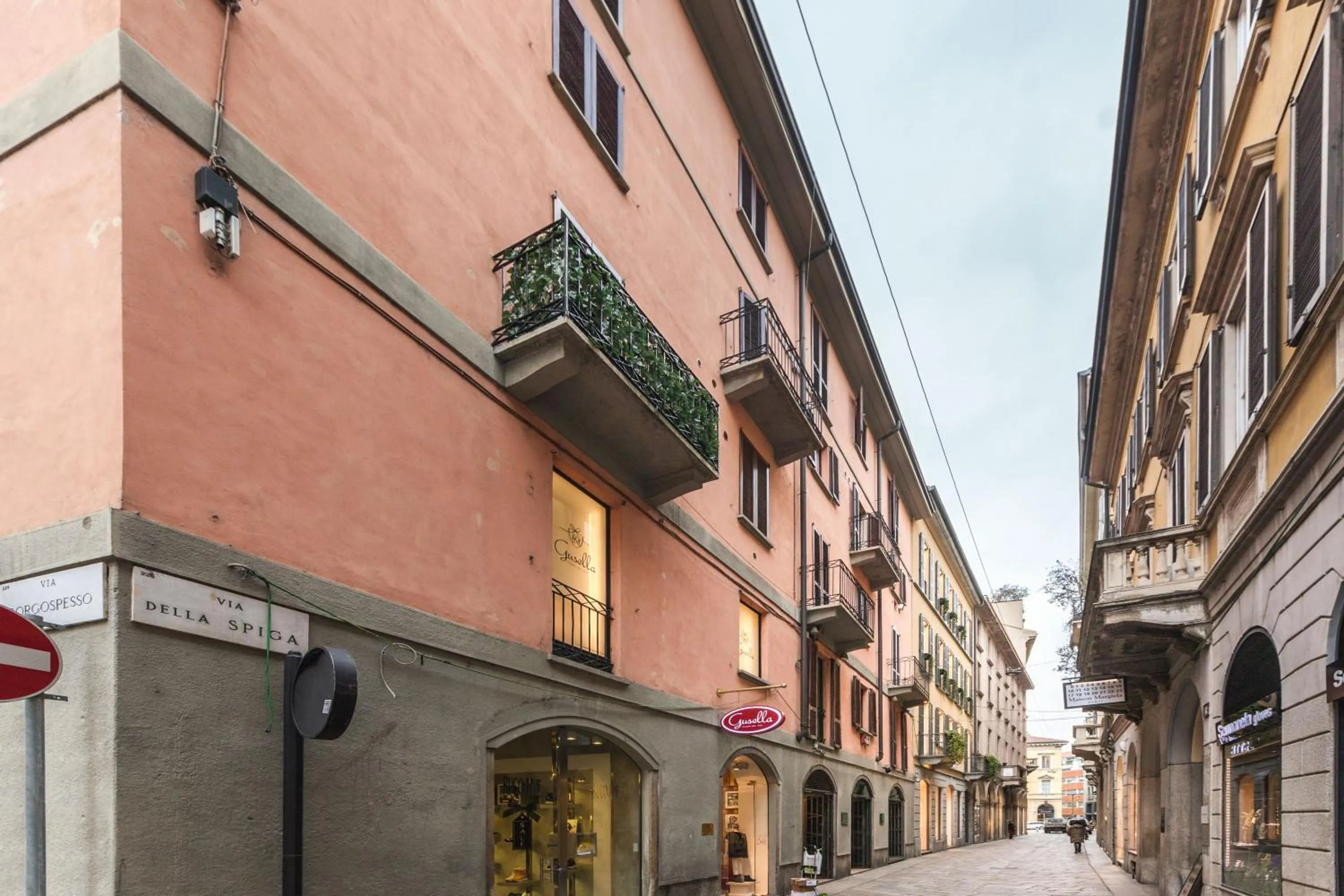 Street view in easyhomes - Spiga Suite