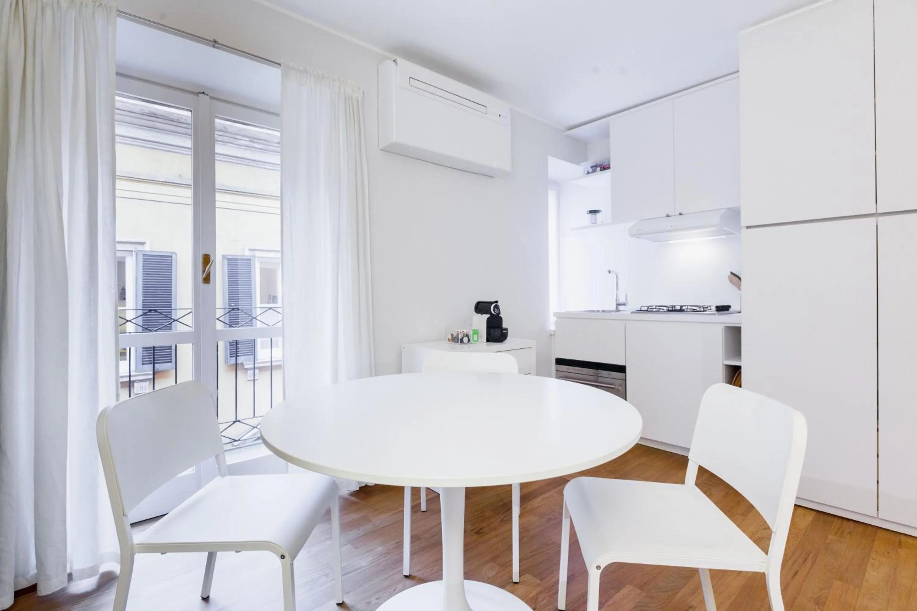 Dining area in easyhomes - Spiga Suite