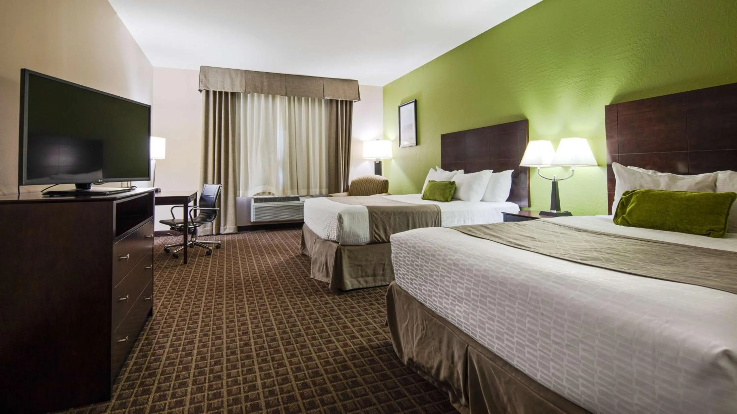 Queen Room with Two Queen Beds and Roll-In Shower- Disability Access/Non-Smoking in Best Western Plus Havre Inn & Suites