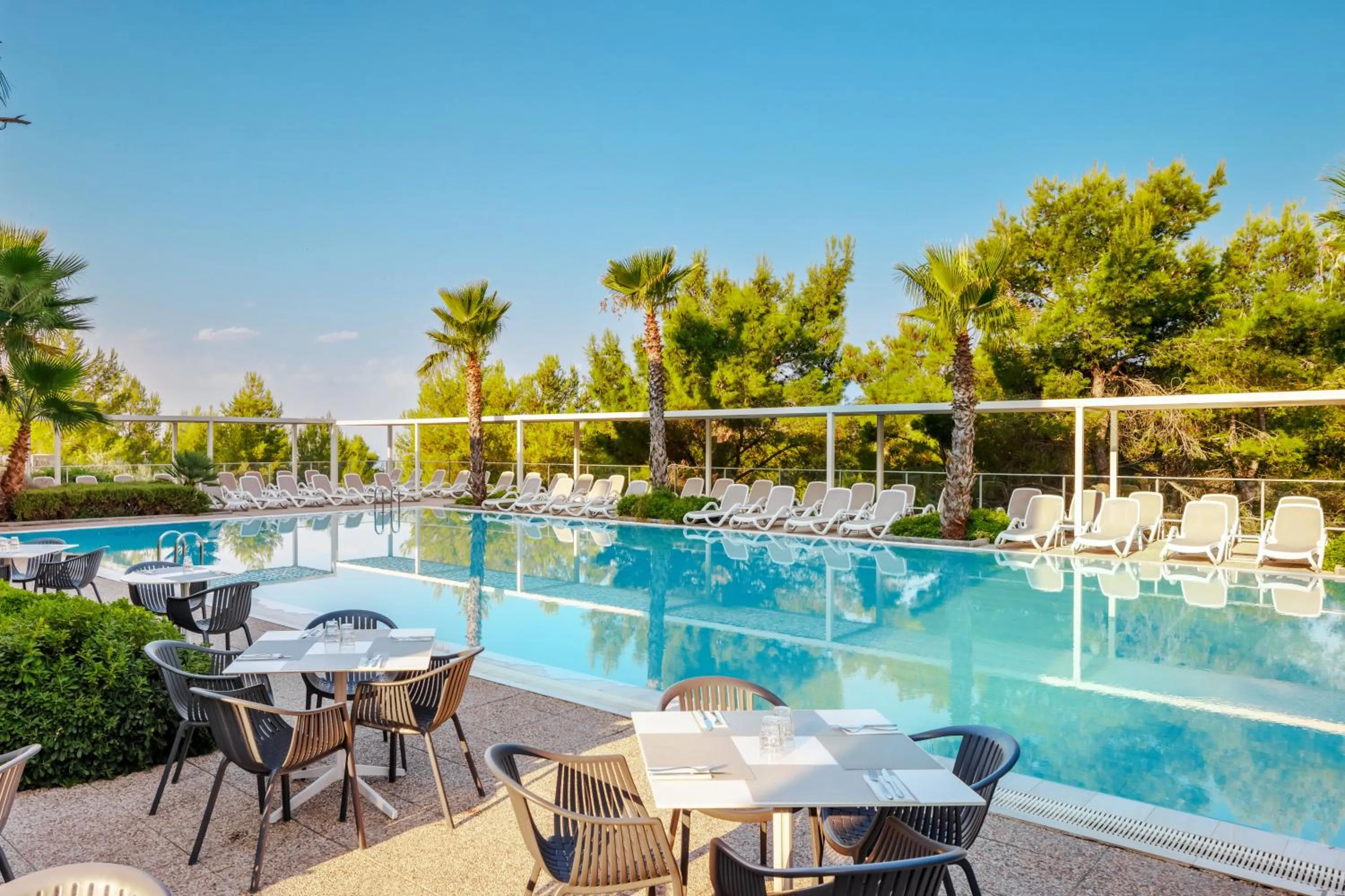 Swimming pool in Gava Waterman Milna Resort – All Inclusive