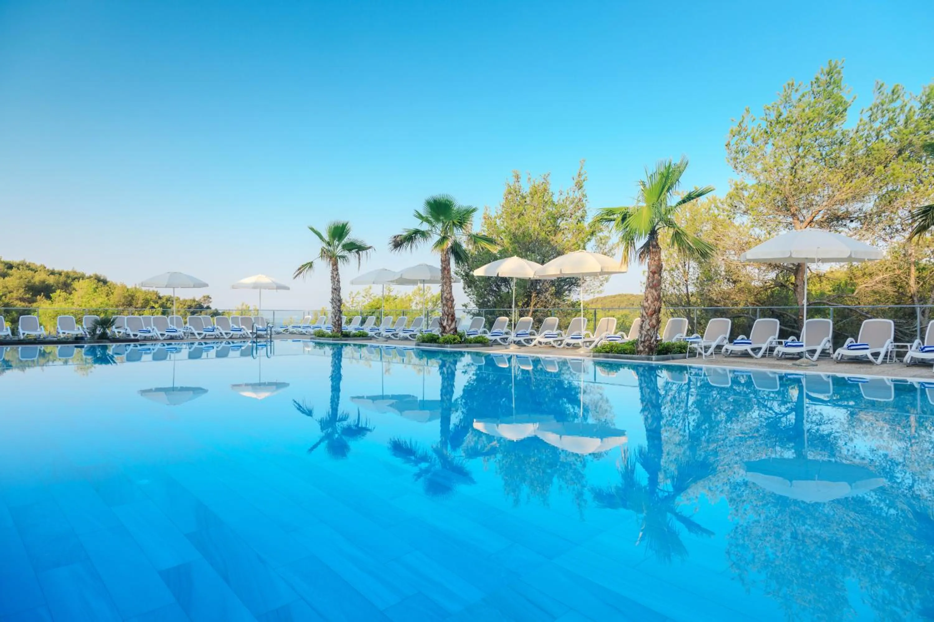 Swimming pool in Gava Waterman Milna Resort – All Inclusive