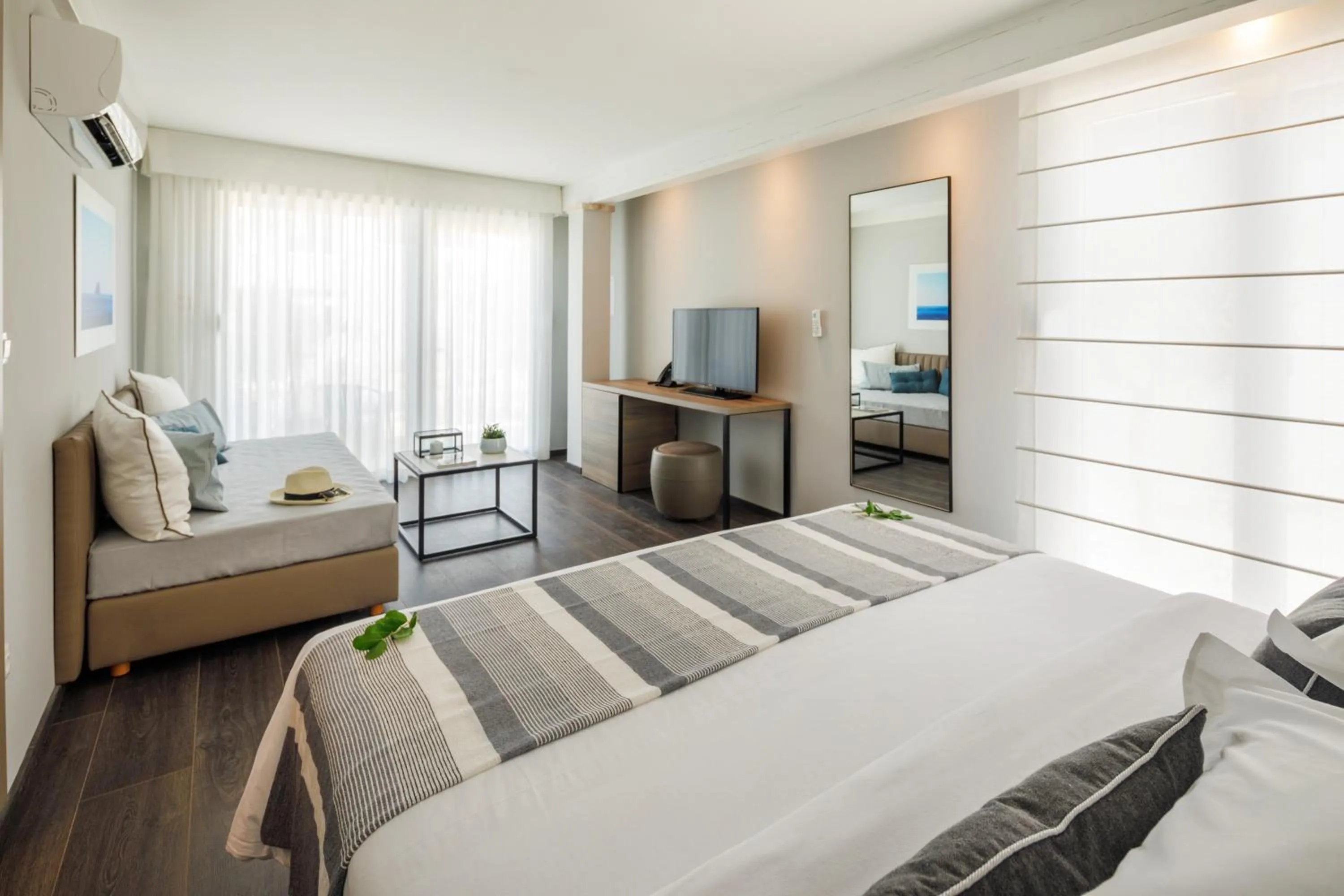 Bedroom, Bed in Gava Waterman Milna Resort – All Inclusive