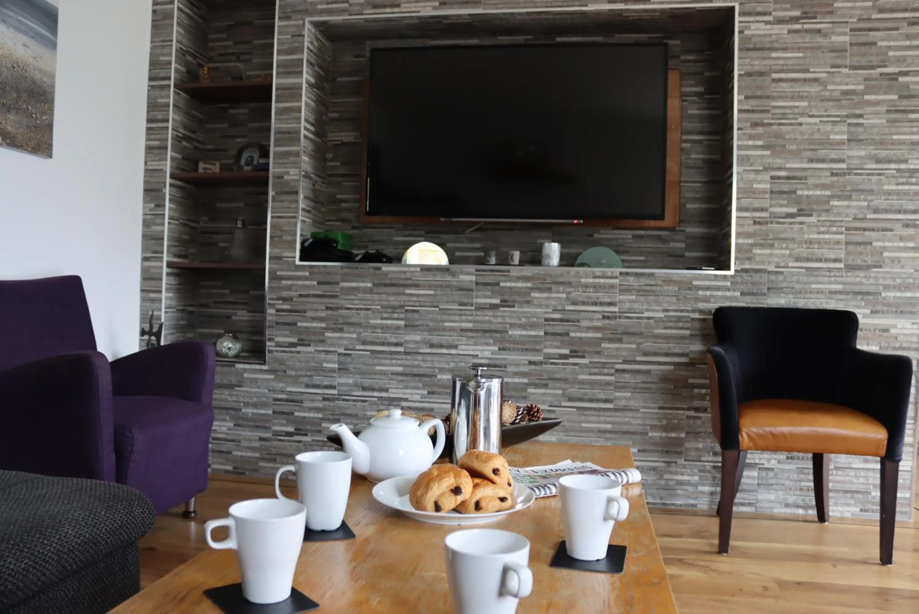 TV and multimedia in Four Corners Holiday Home Hot Tub & Sauna