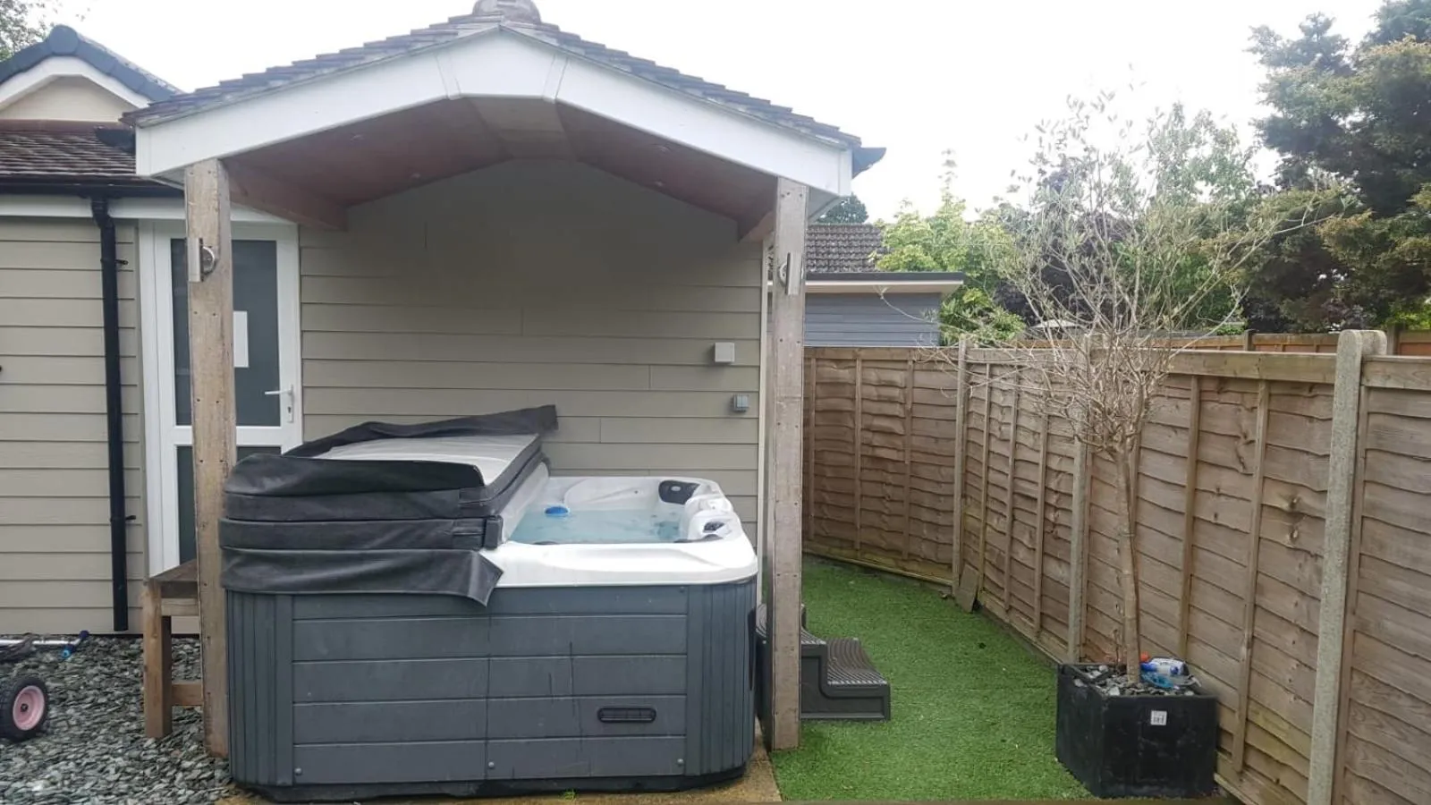 Hot Tub in Four Corners Holiday Home Hot Tub & Sauna