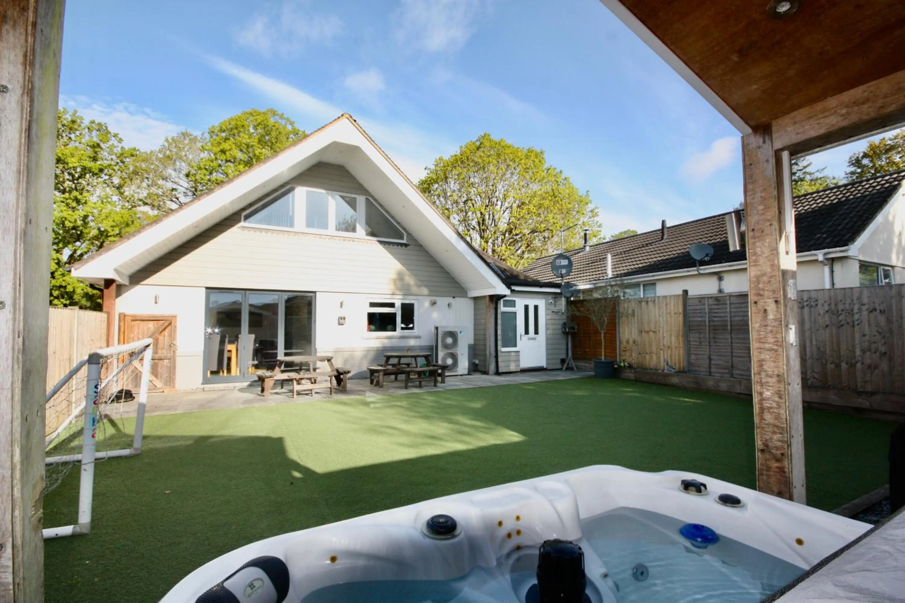 Property building in Four Corners Holiday Home Hot Tub & Sauna