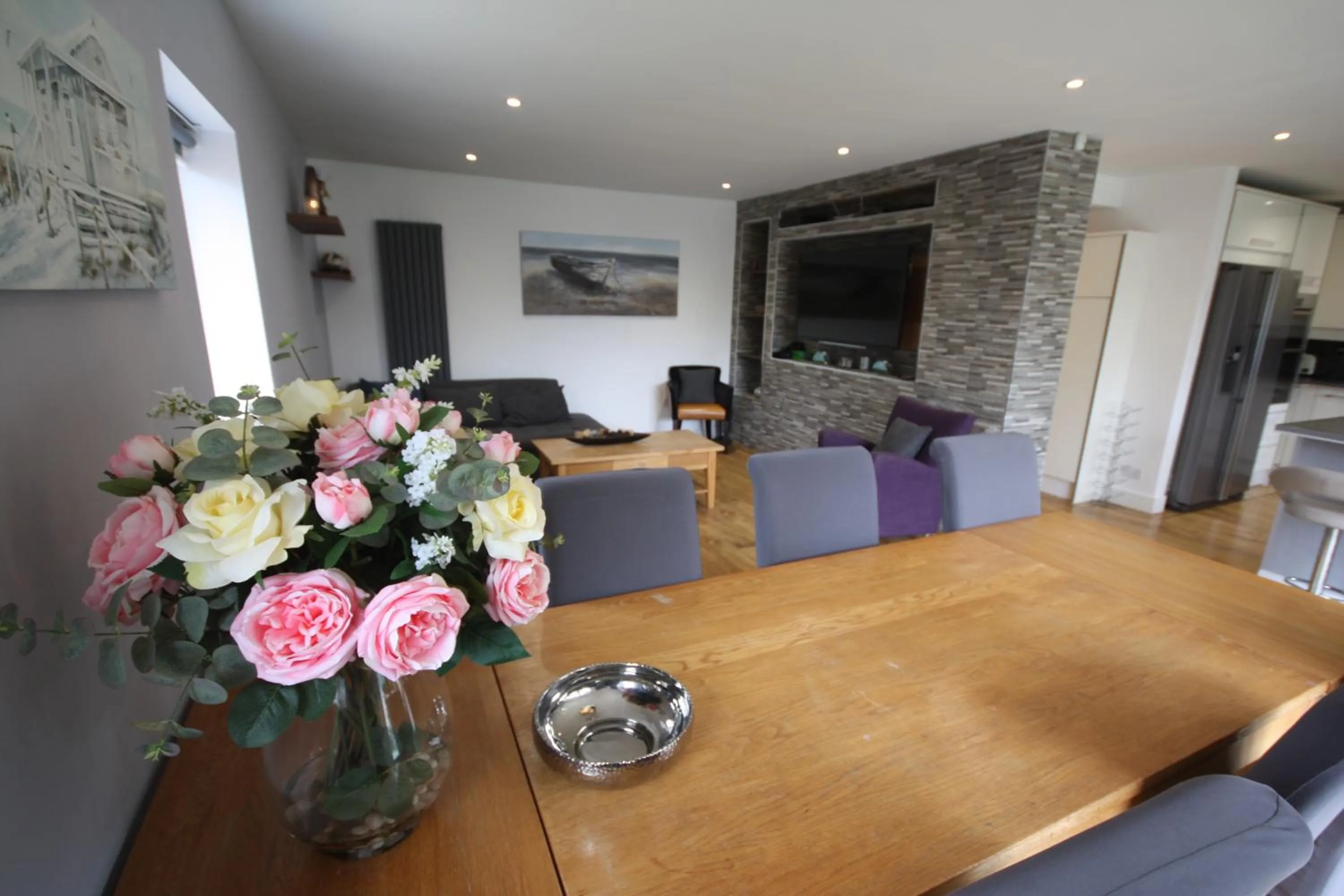 TV and multimedia in Four Corners Holiday Home Hot Tub & Sauna