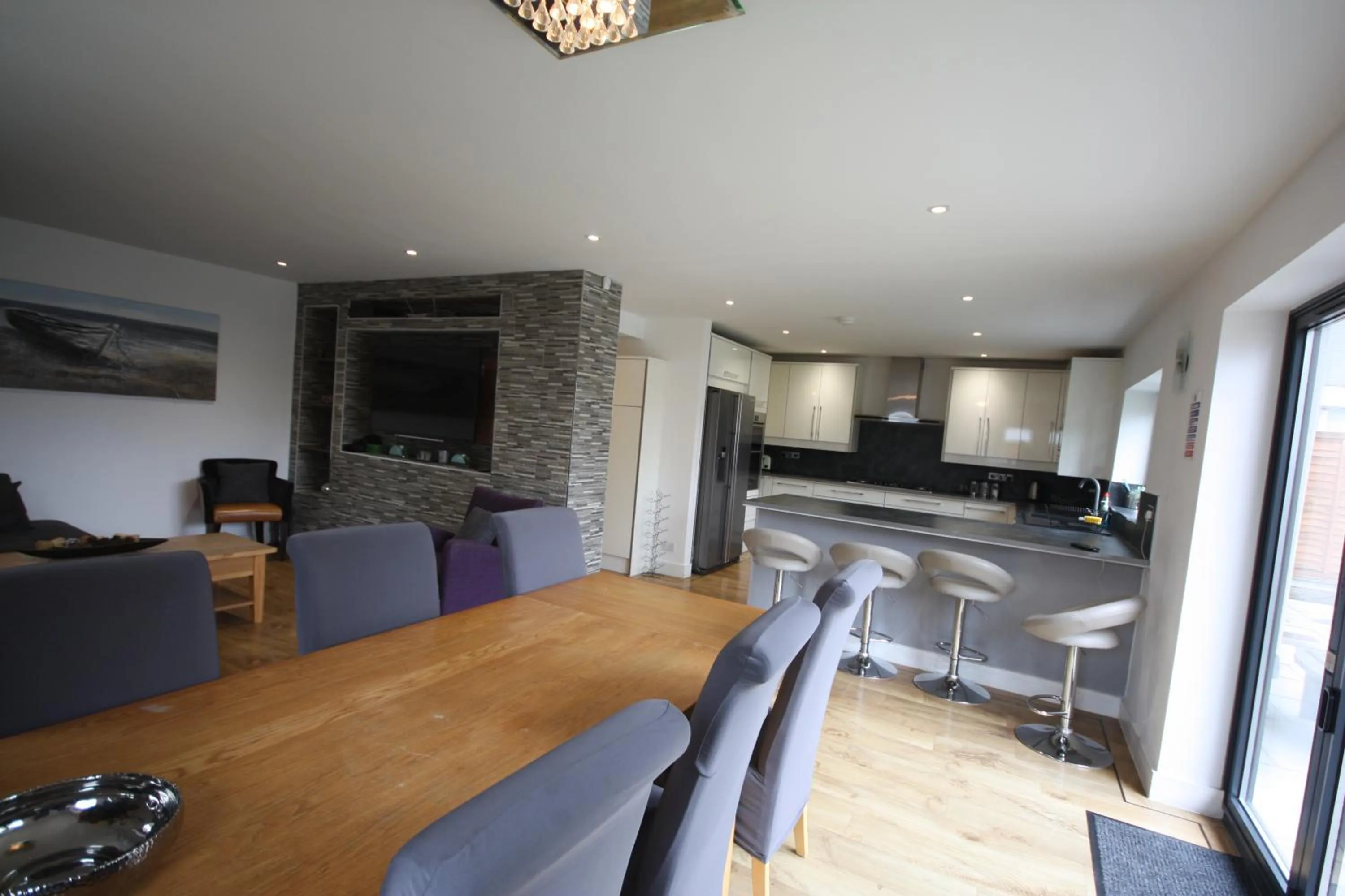 TV and multimedia in Four Corners Holiday Home Hot Tub & Sauna