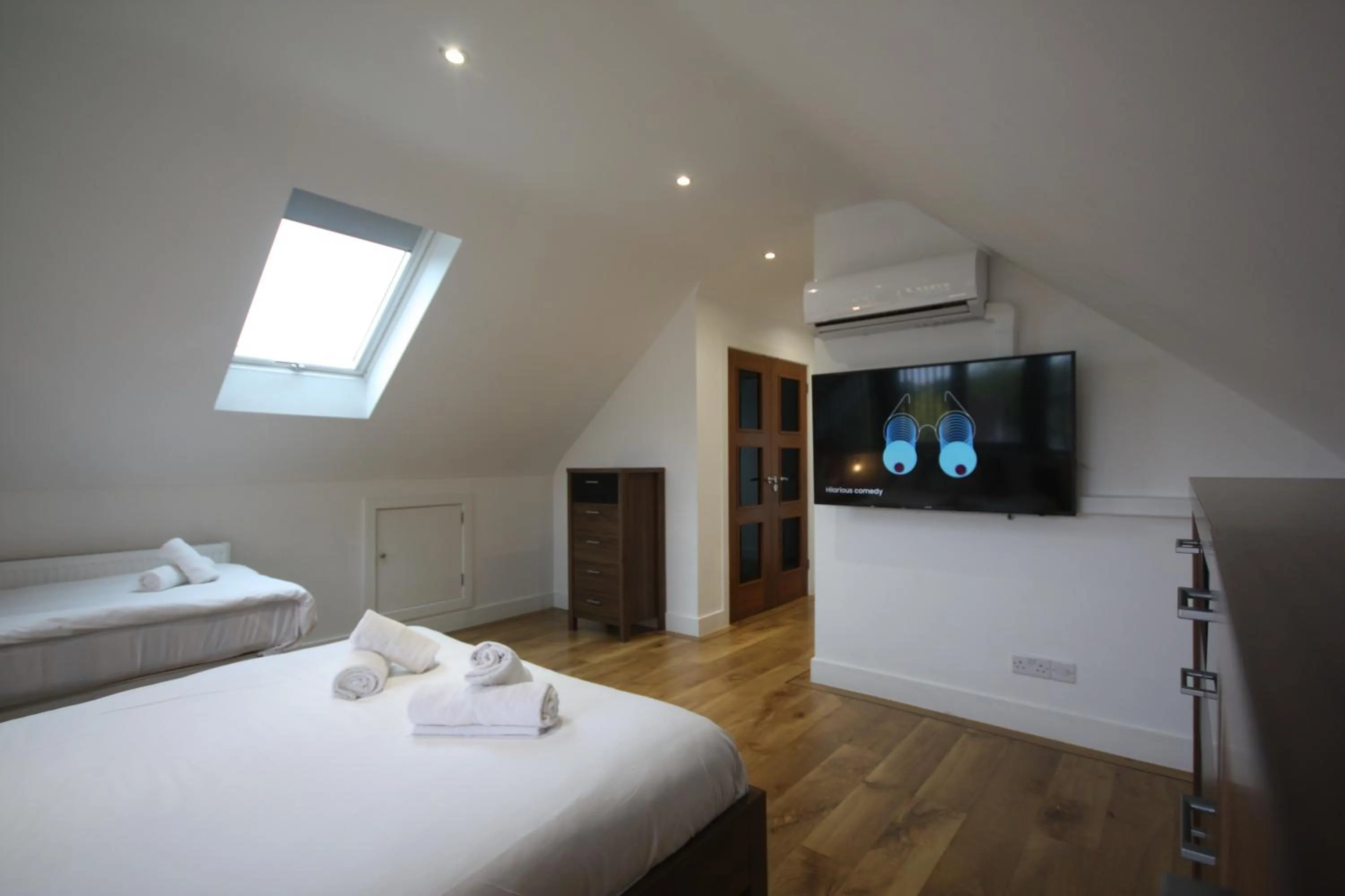 Bed in Four Corners Holiday Home Hot Tub & Sauna