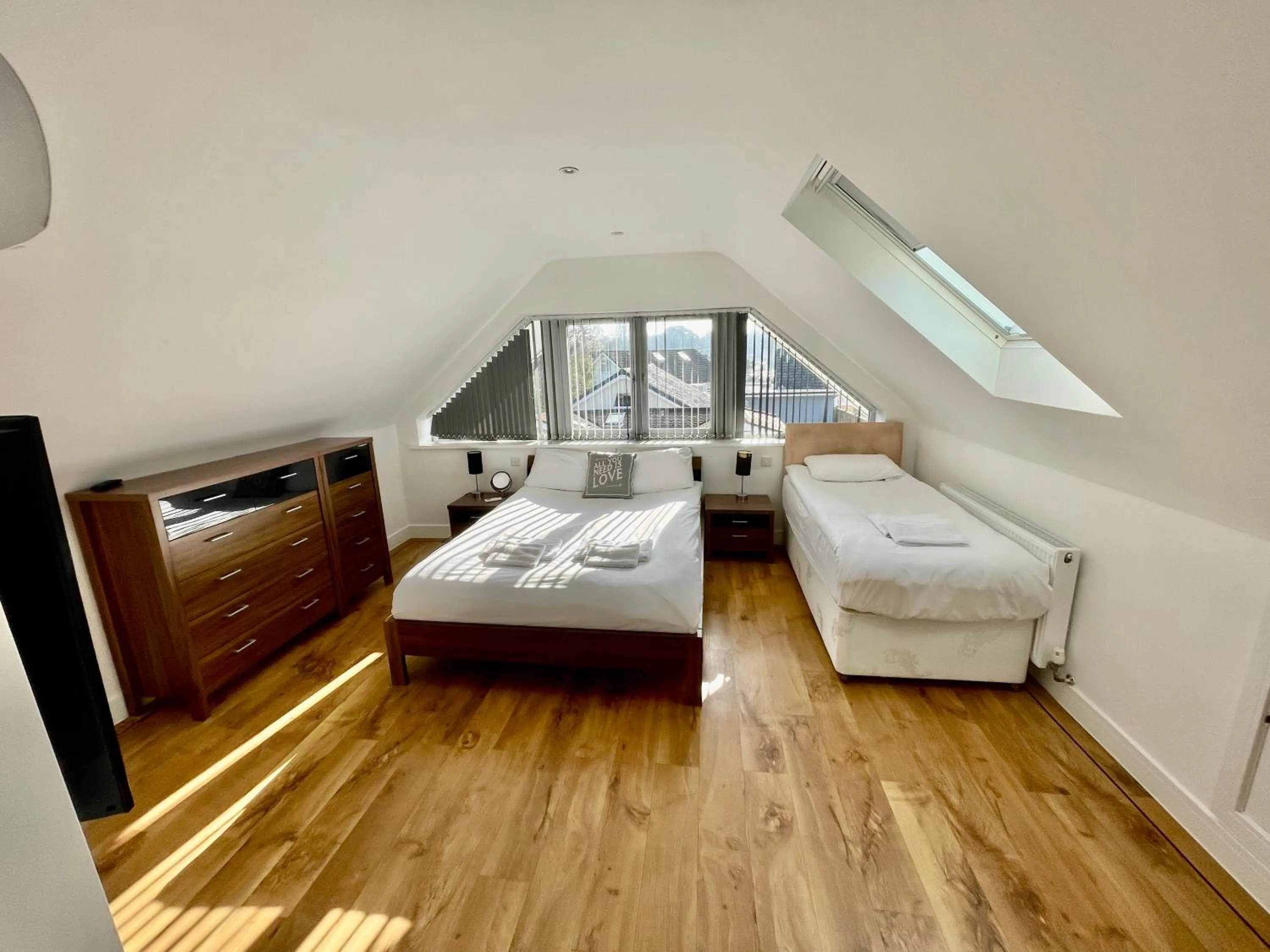 Bed in Four Corners Holiday Home Hot Tub & Sauna