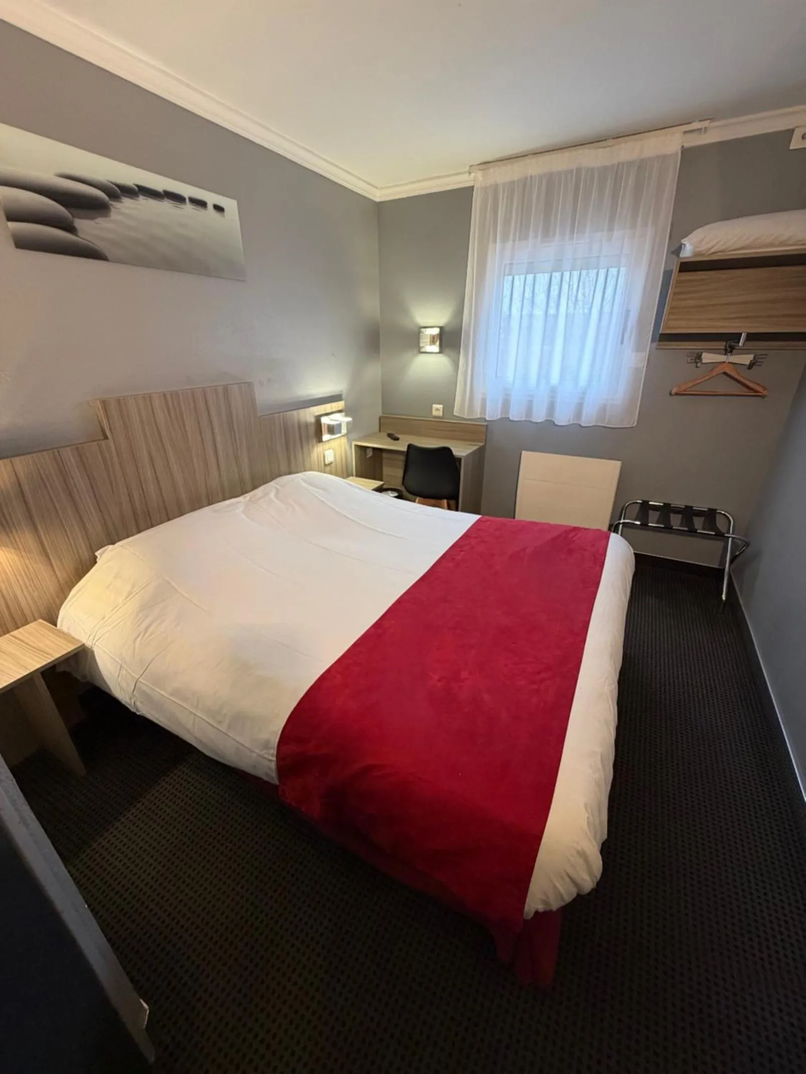 Bed in initial by balladins Amiens / Longueau