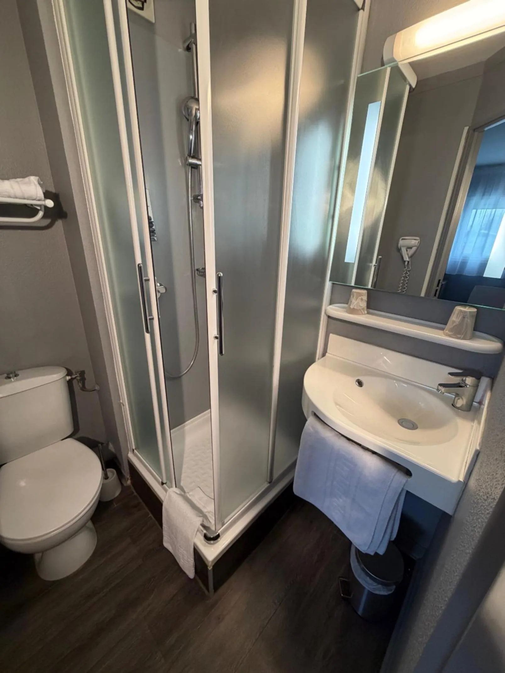 Bathroom in initial by balladins Amiens / Longueau