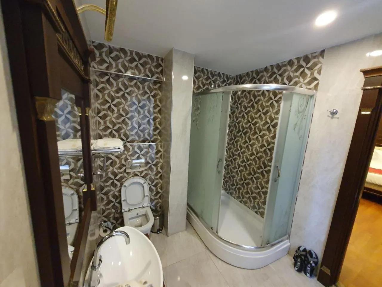 Bathroom in Napolyon hotel